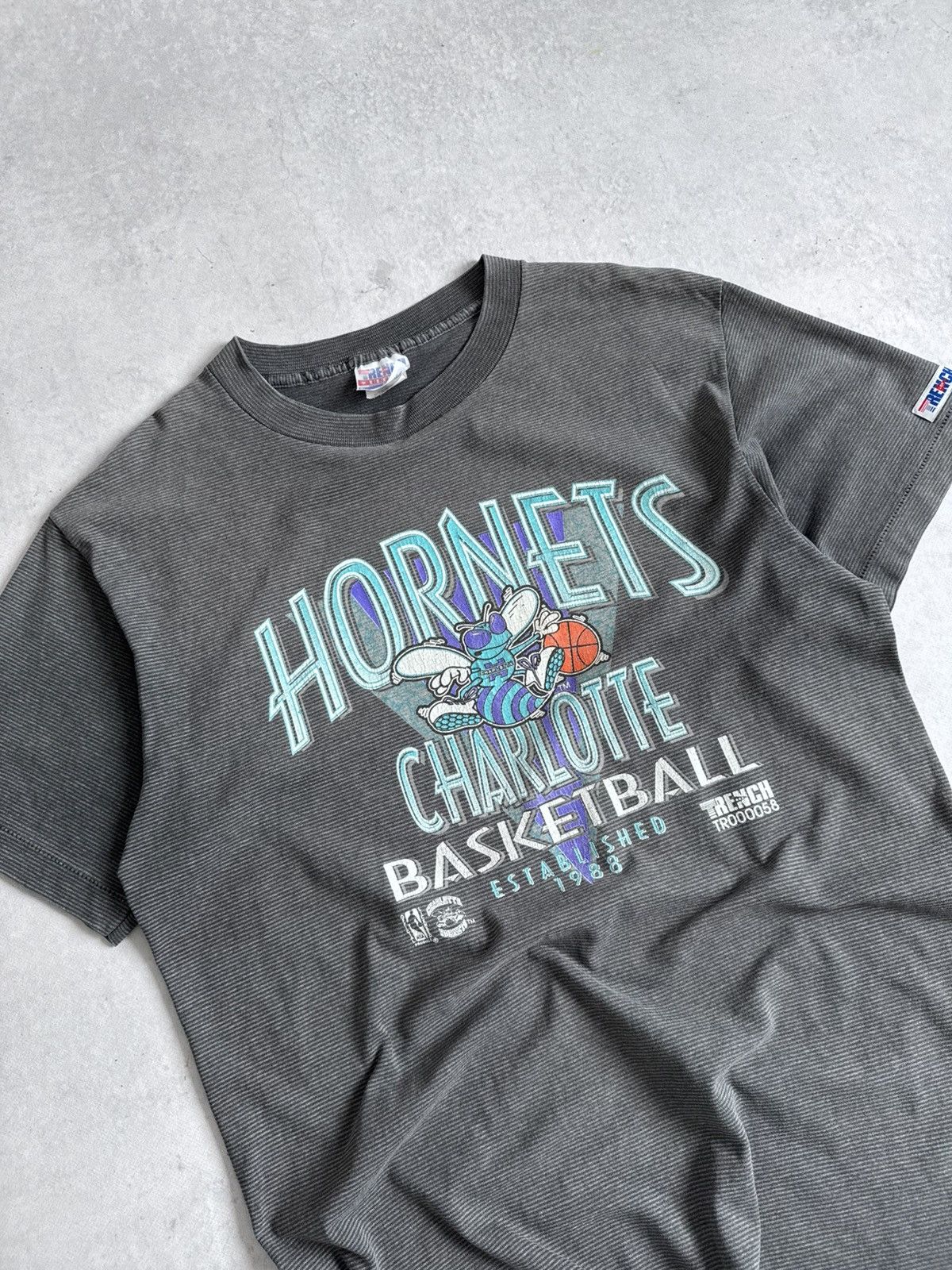 Other Charlotte Hornets Vintage 1988 NBA Basketball Archive Tee Size US L / EU 52-54 / 3 - 7 Thumbnail