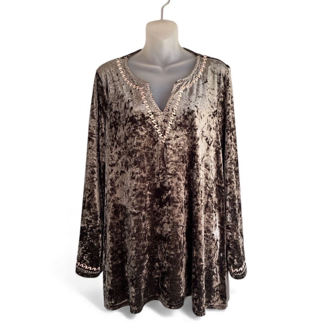 Other Andrée by Unit crushed velvet embroidered tunic blouse Size L / US 10 / IT 46 - 2 Thumbnail