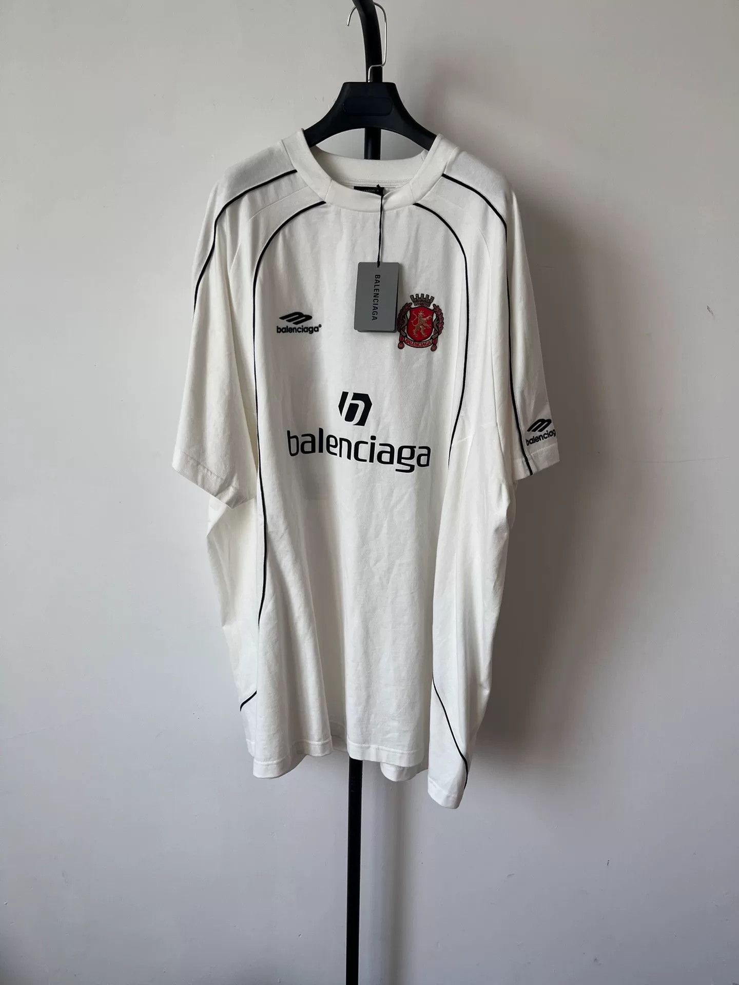 Balenciaga balenciaga manchester united logo short sleeve Size US L / EU 52-54 / 3 - 1 Thumbnail