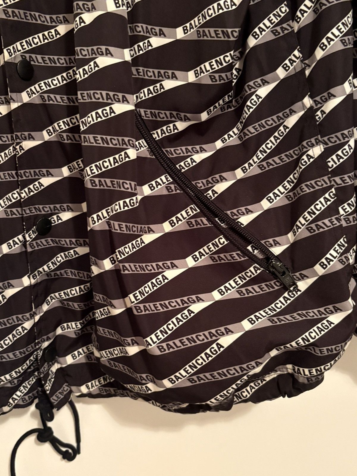 Balenciaga Balenciaga 2019 logo monogram Windbreaker Size US S / EU 44-46 / 1 - 6 Thumbnail