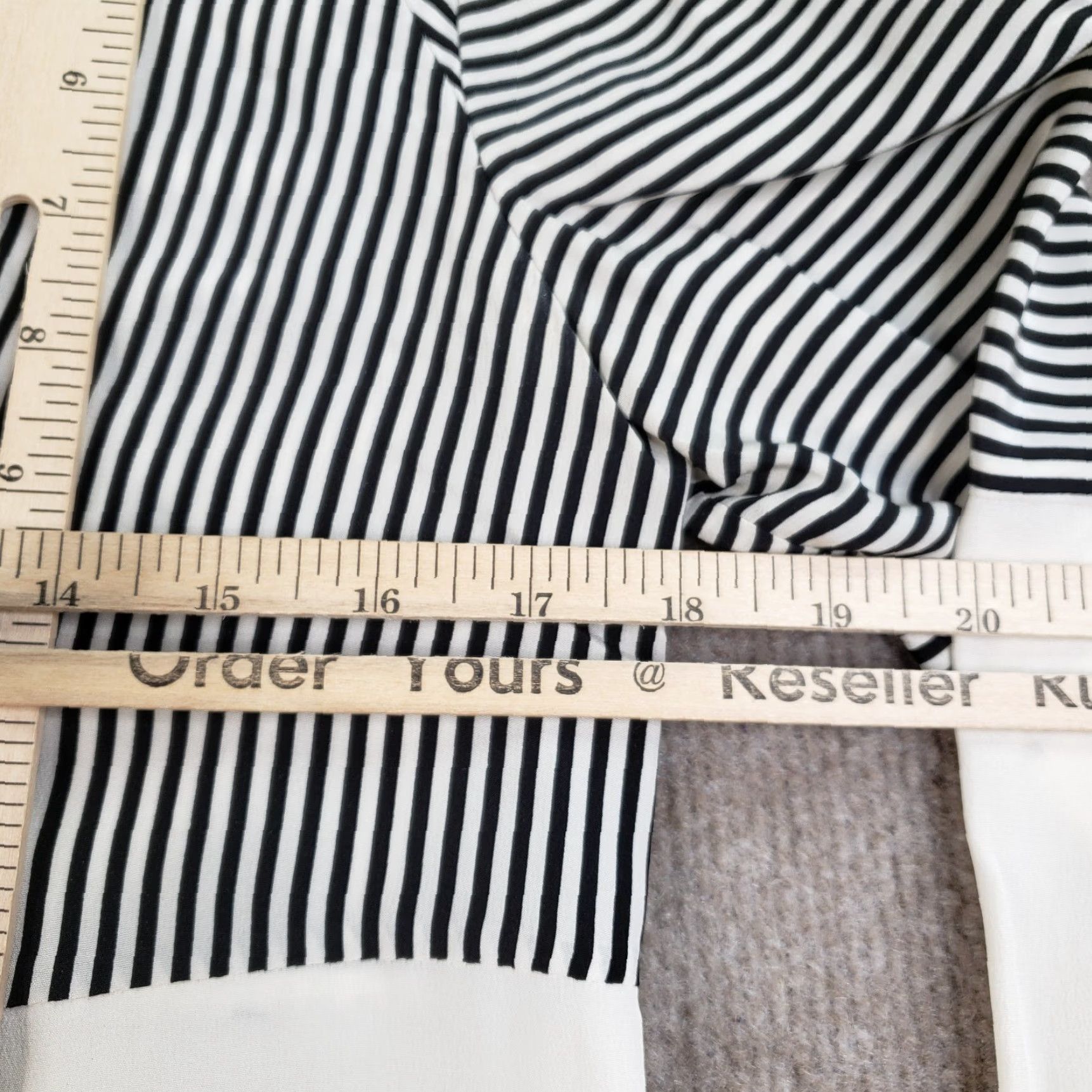 Diane von Furstenberg Diane Von Furstenburg Shirt Womens Size 0 White Silk Blouse V-Neck Button Long Sleeve Lightweight Casual Sleeve Blouse Womens Size XS / US 0-2 / IT 36-38 - 3 Thumbnail