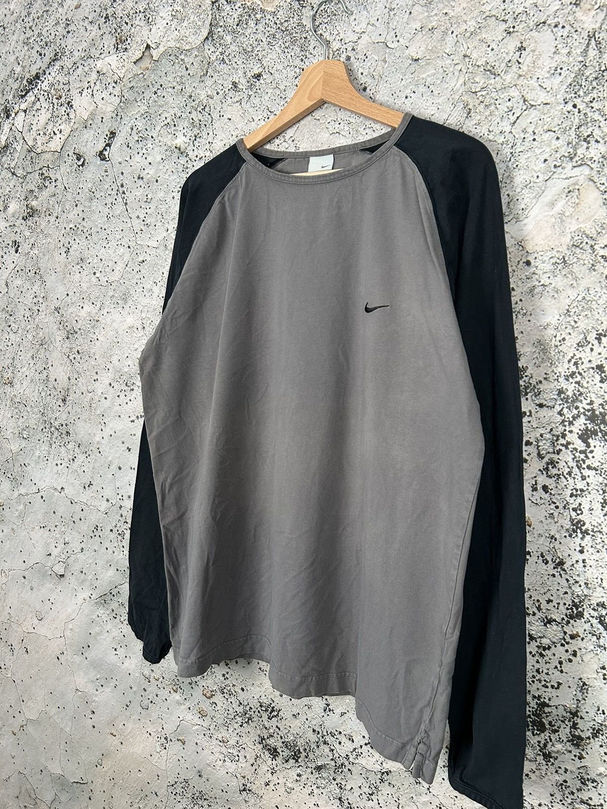 Nike Vintage Nike Longsleeve Swoosh Sportswear 00s Y2K Size US XL / EU 56 / 4 - 2 Thumbnail