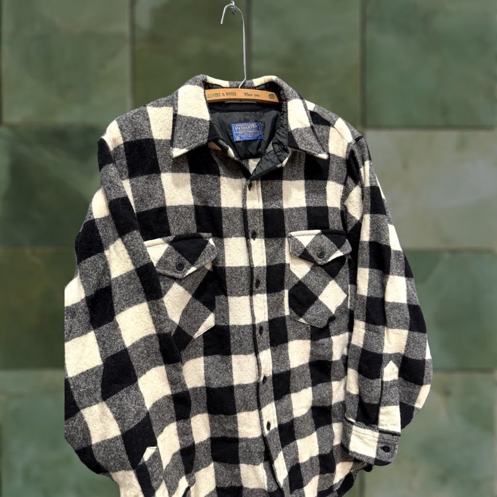 Pendleton VINTAGE Pendleton Plaid Wool Flannel Shirt The Outdoors Man Large 90’s White Black Size US L / EU 52-54 / 3 - 1 Thumbnail