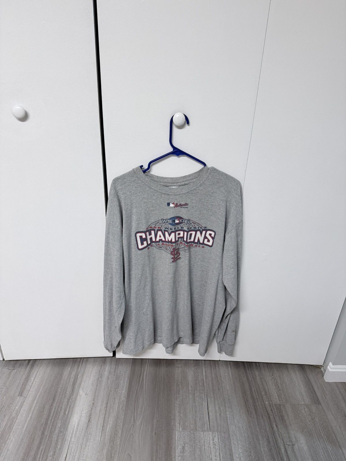 Gildan Vintage Grey and red St. Louis cardinals long sleeve shirt Size US XL / EU 56 / 4 - 1 Thumbnail