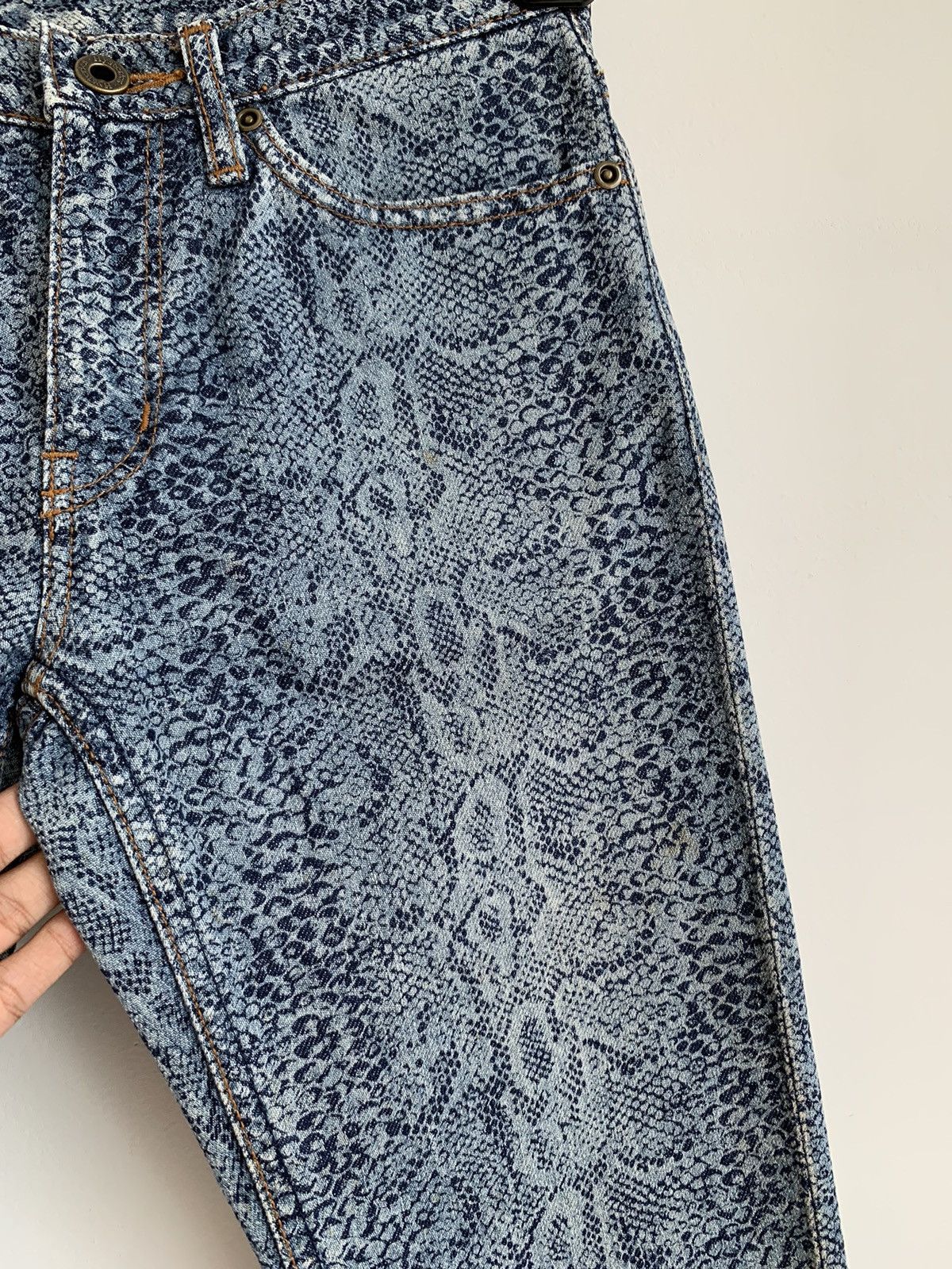 Hysteric Glamour 2000s Hysteric Glamour Snake Pattern Skinny Jeans Size US 26 / EU 42 - 11 Thumbnail