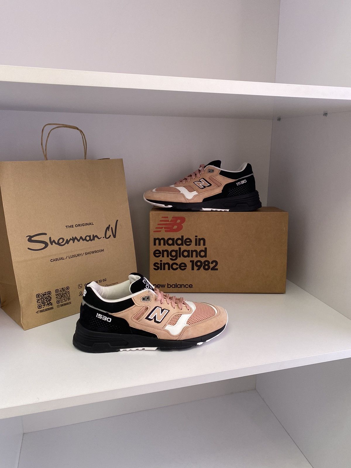 New Balance NEW BALANCE M1530SVS CORAL PINK BLACK MADE IN ENGLAND Size US 9.5 / EU 42-43 - 3 Thumbnail