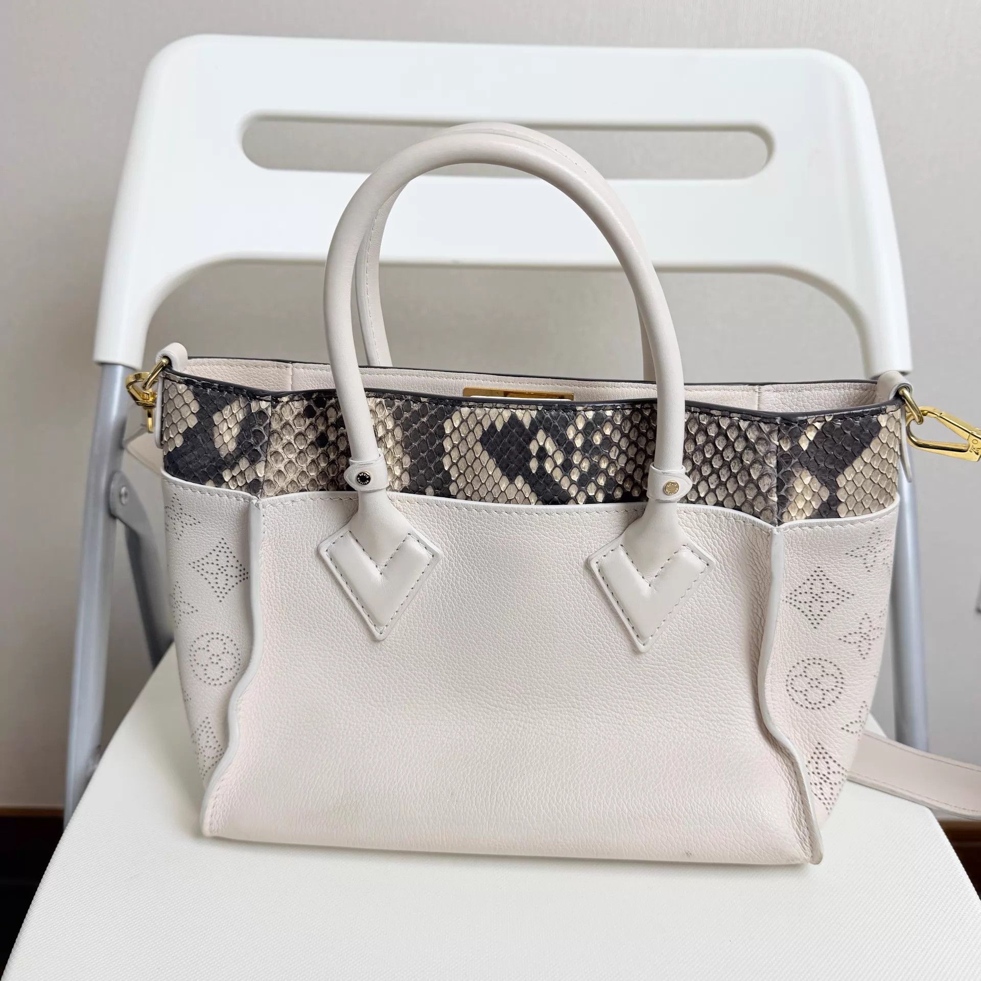 Louis Vuitton LOUIS VUITTON On My Side Women's Beige Perf Tote Small Size ONE SIZE - 2 Thumbnail