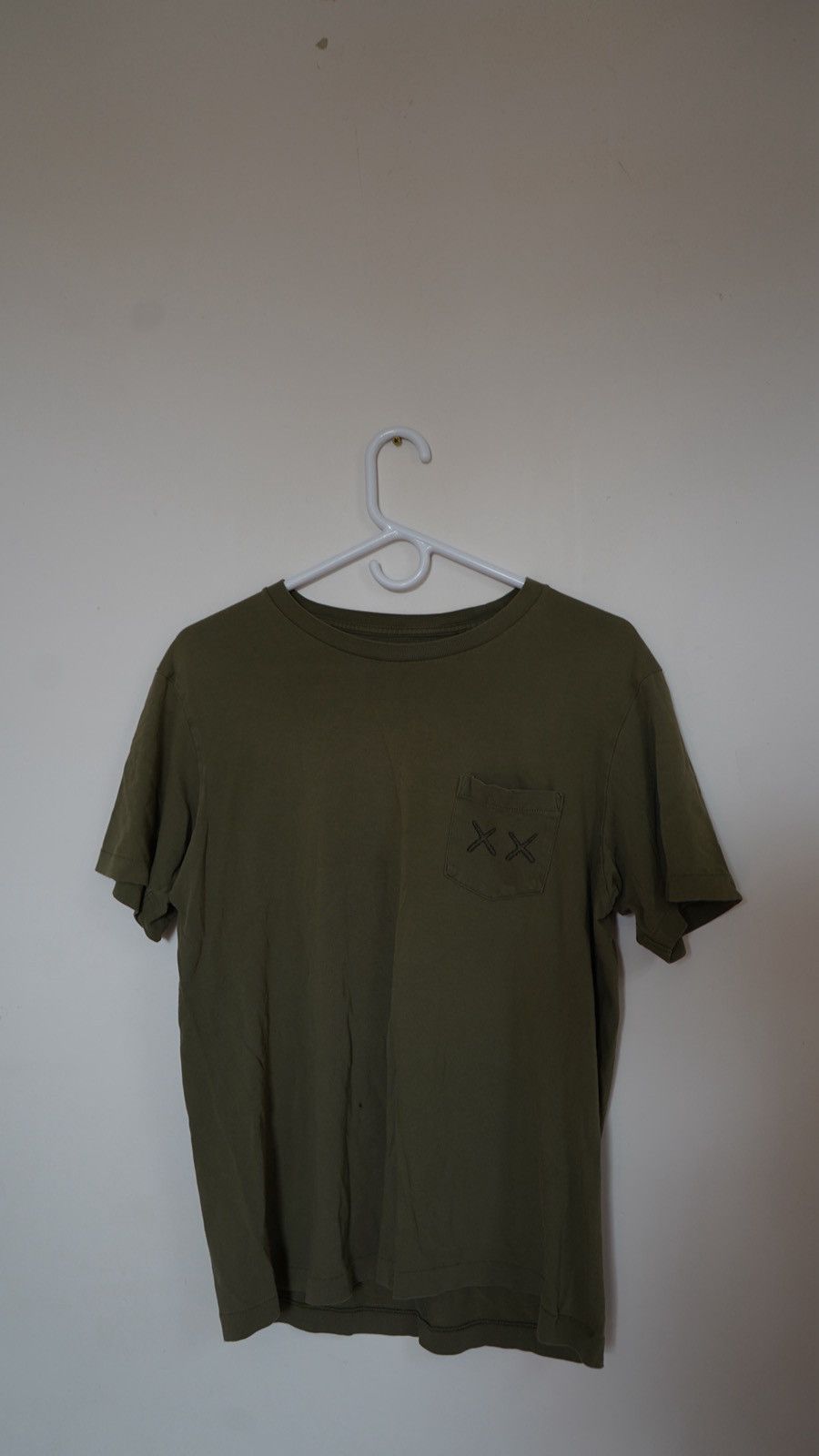 Kaws × Uniqlo Green Kaws x Uniqlo Army Tee Size US L / EU 52-54 / 3 - 2 Thumbnail