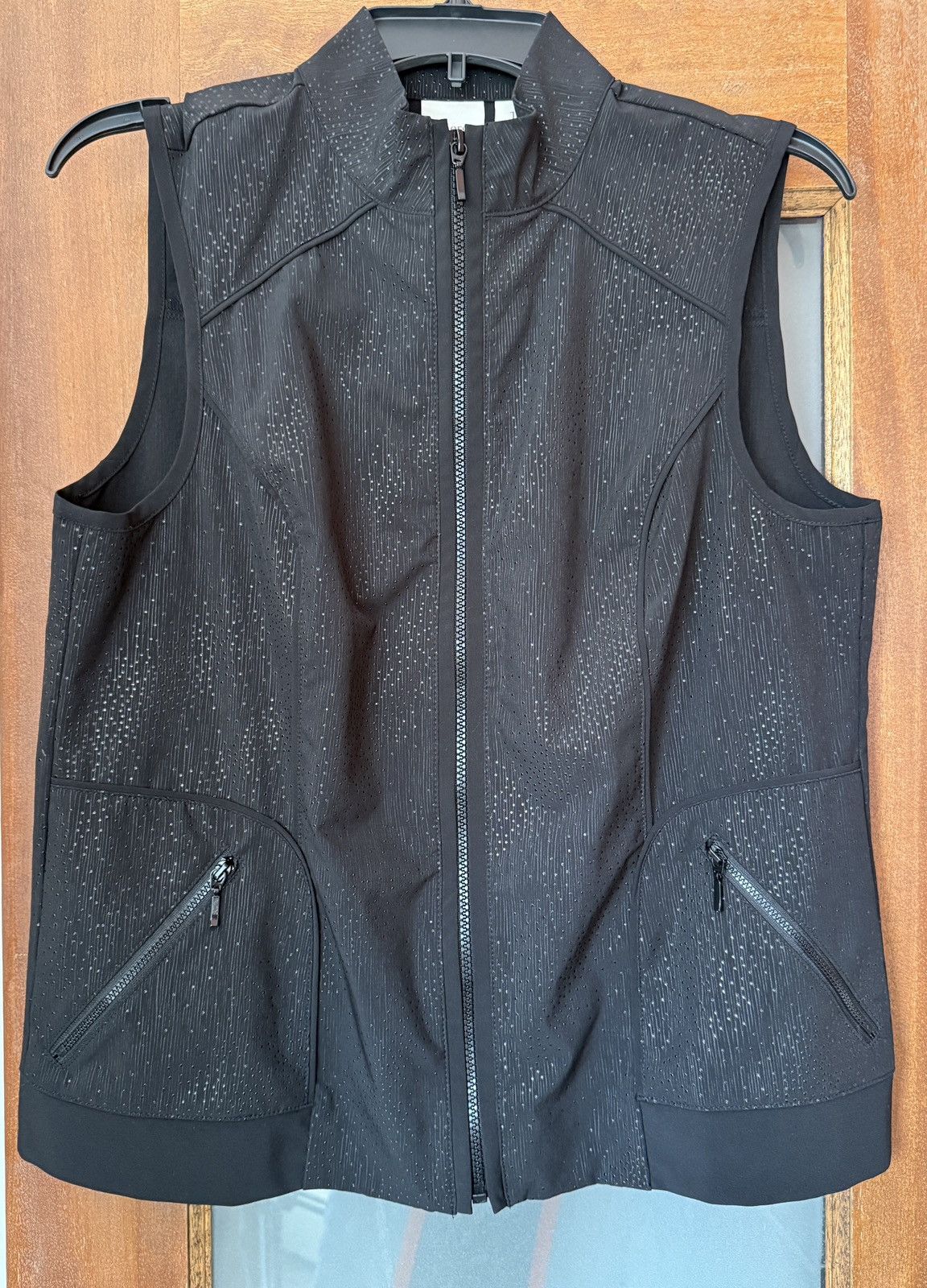 Chicos Zenergy by Chicos Black Sleeveless Zip Metallic Sheen Vest Size M / US 6-8 / IT 42-44 - 1 Thumbnail