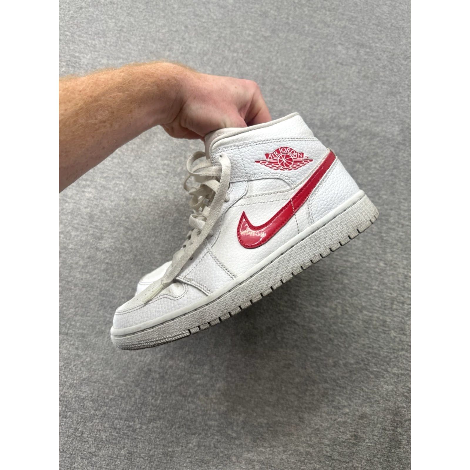 Nike Nike Air Jordan 1 Mid White University Red Retro BQ6472-106 Women Size 7.5 Size US 5 / IT 35 - 4 Thumbnail