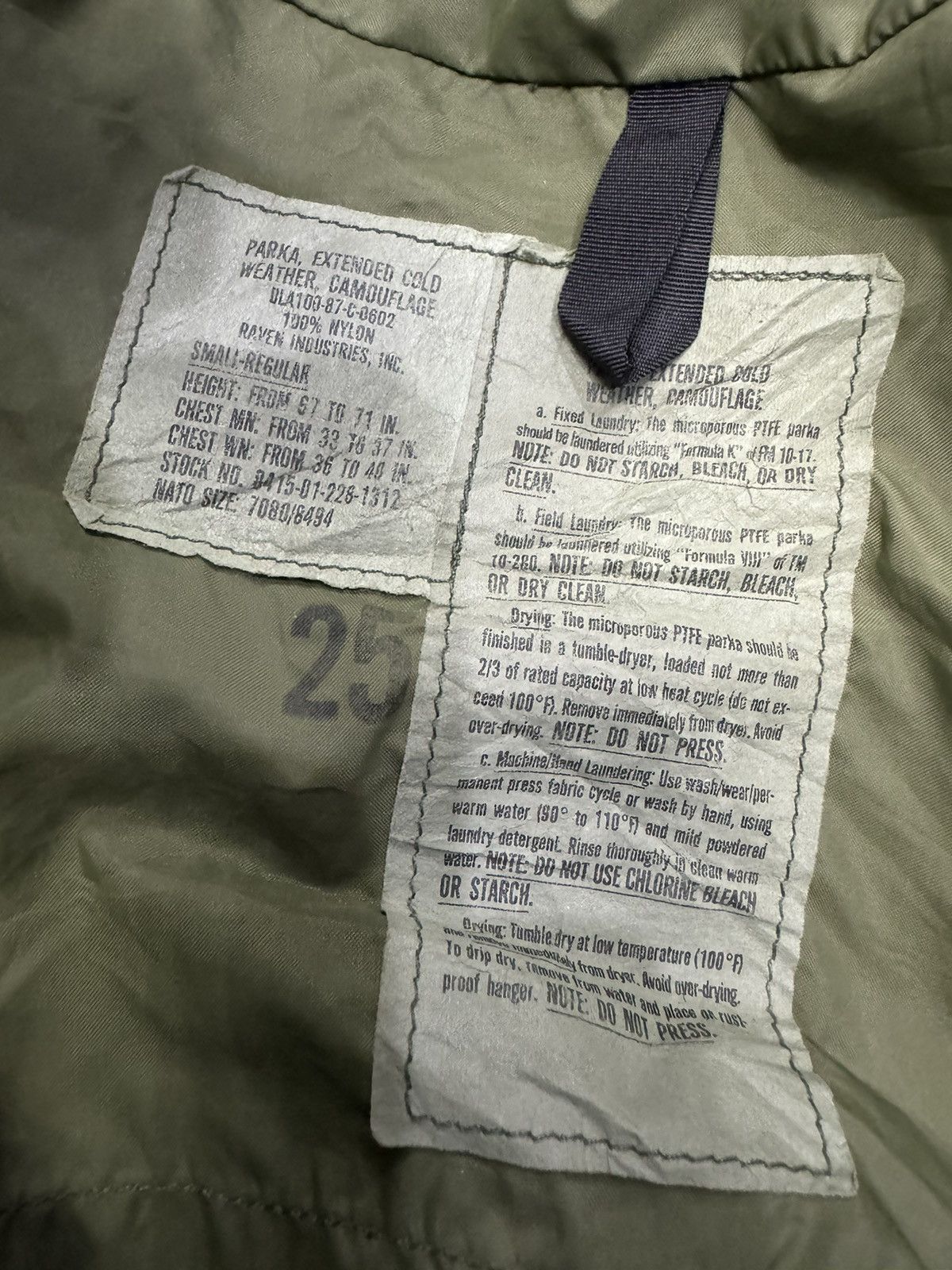Vintage VINTAGE 1980s RAVEN IND. CAMOUFLAGE PARKA ARMY 3G0002 Size US L / EU 52-54 / 3 - 7 Thumbnail
