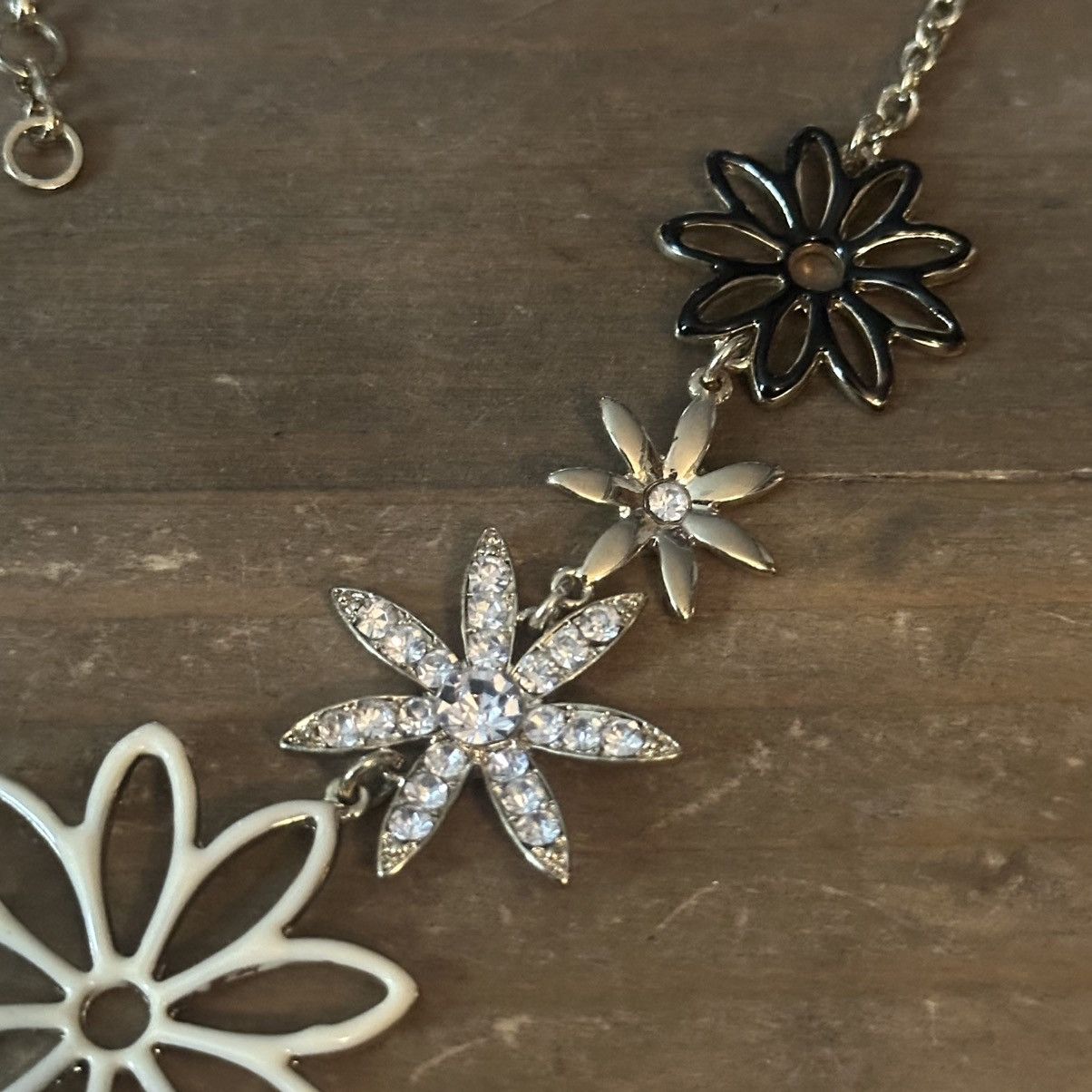 Other Amrita Singh flower garden necklace Size ONE SIZE - 3 Thumbnail