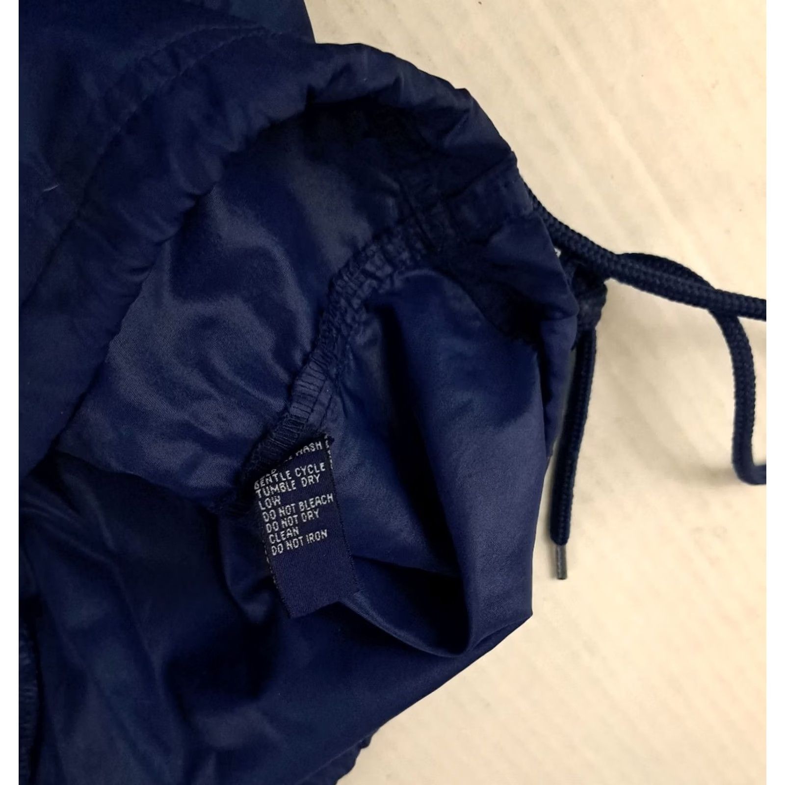 Gap VINTAGE Gap Hooded Windbreaker Nylon Blue Pouch Pocket 90s Jacket Medium/Large Unisex Adults Mens Womens Size US L / EU 52-54 / 3 - 5 Thumbnail
