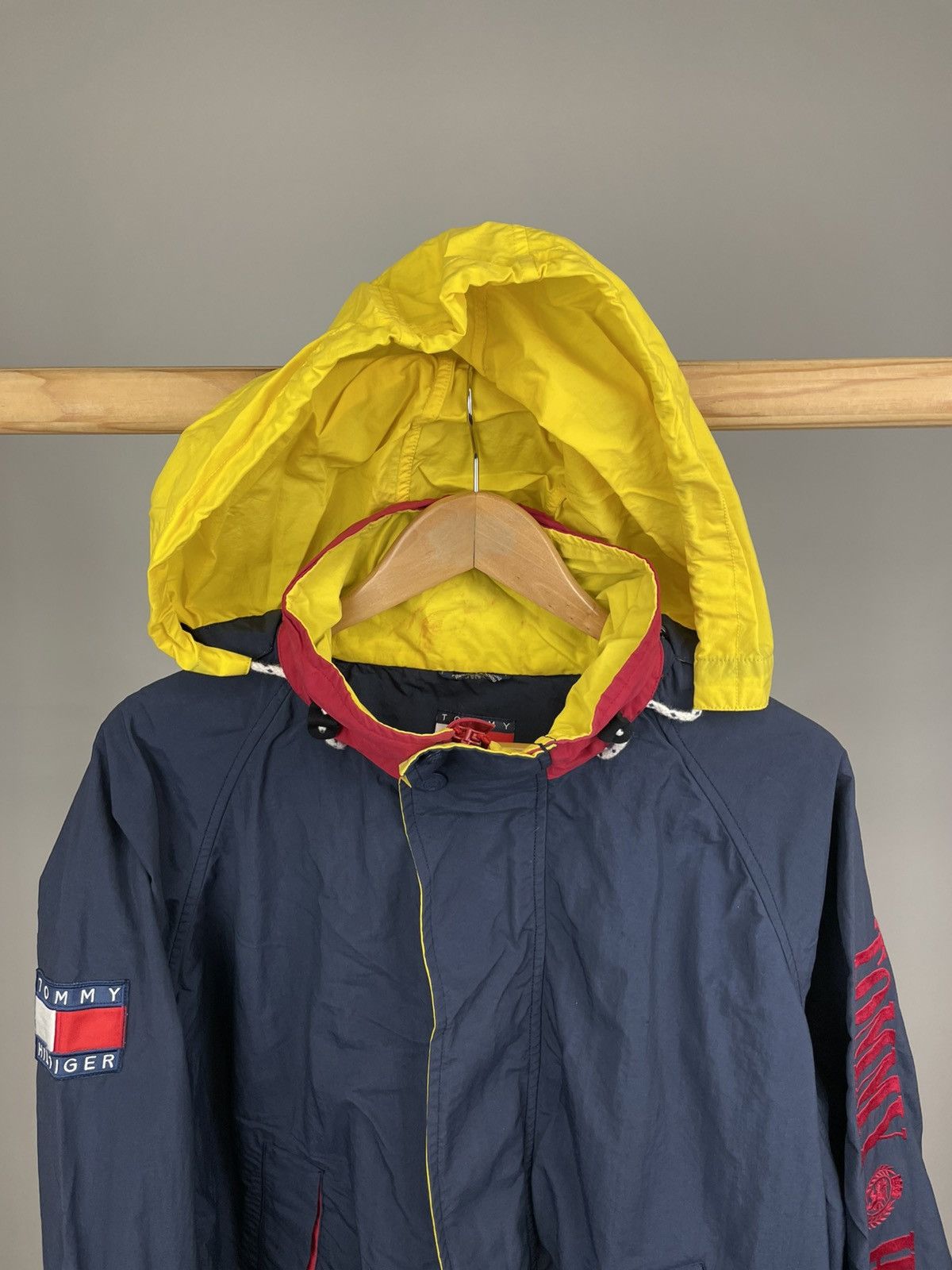 Tommy Hilfiger Vintage tommy hilfiger nylon jacket with big logo size M Size US M / EU 48-50 / 2 - 2 Thumbnail