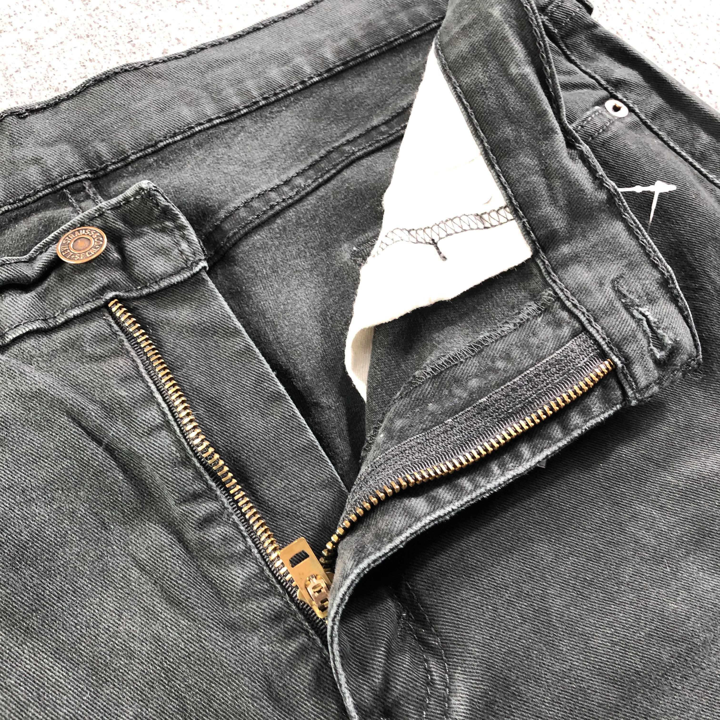 Levi's Vintage Levis 513 Jeans-J3439 Size US 35 - 8 Thumbnail