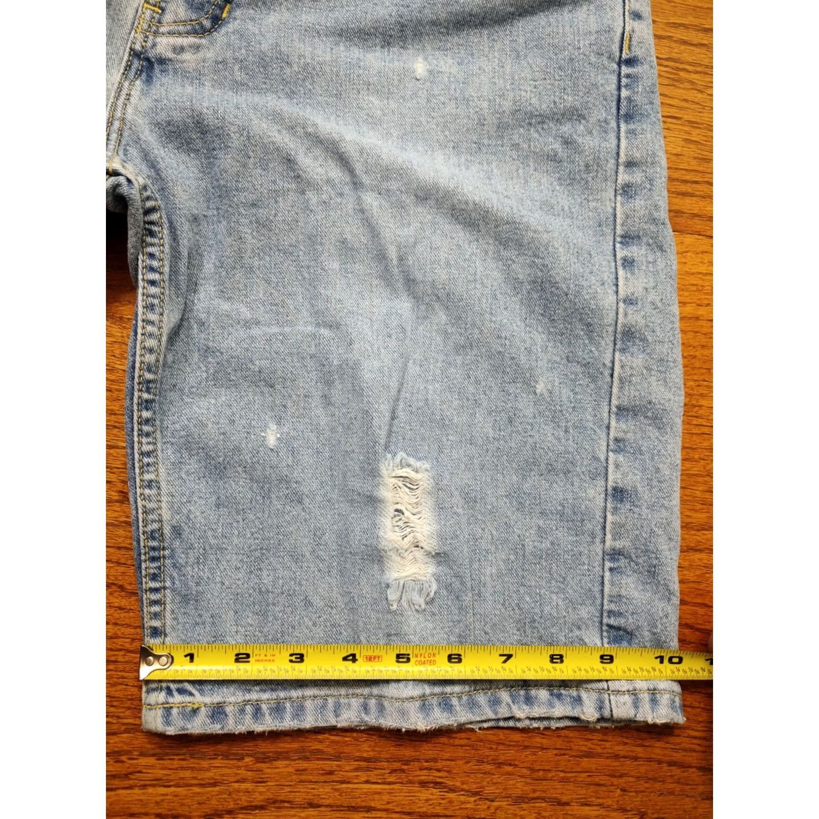 Tommy Hilfiger VINTAGE Tommy Hilfiger Flag Logo Distressed Light Wash Denim Shorts Button Fly 11/31 Women 31 Blue 90s Flag Casual Shorts Size 24" / US 00 / IT 34 - 7 Thumbnail