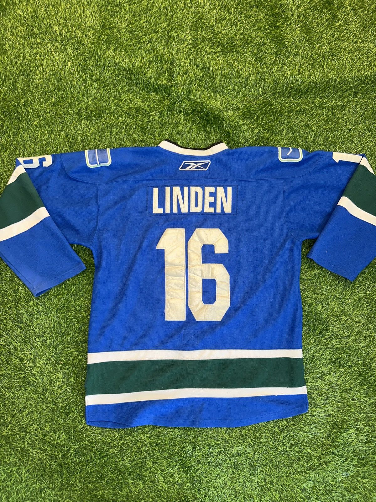 NHL Nhl reebok vancouver canucks trevor linden jersey size 52 Size US L / EU 52-54 / 3 - 2 Thumbnail