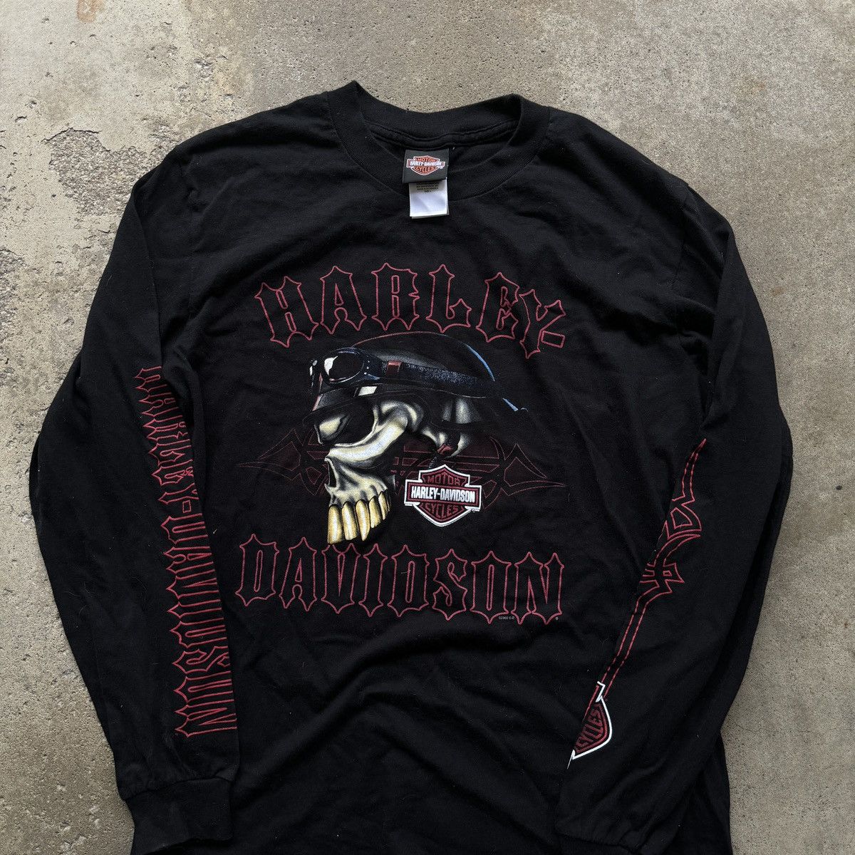 Harley Davidson VINTAGE 2010S HARLEY DAVIDSON SKULL FLAME LONGSLEEVE TEE Size US L / EU 52-54 / 3 - 3 Thumbnail