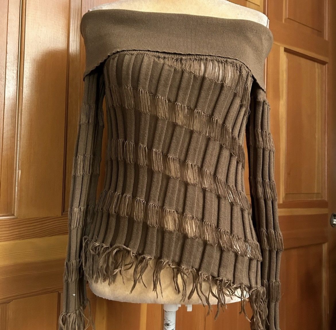 Designer × Other NWT, Lavishly Paris Women’s Gorgeous Off Shoulder Sweater Size M / US 6-8 / IT 42-44 - 3 Thumbnail