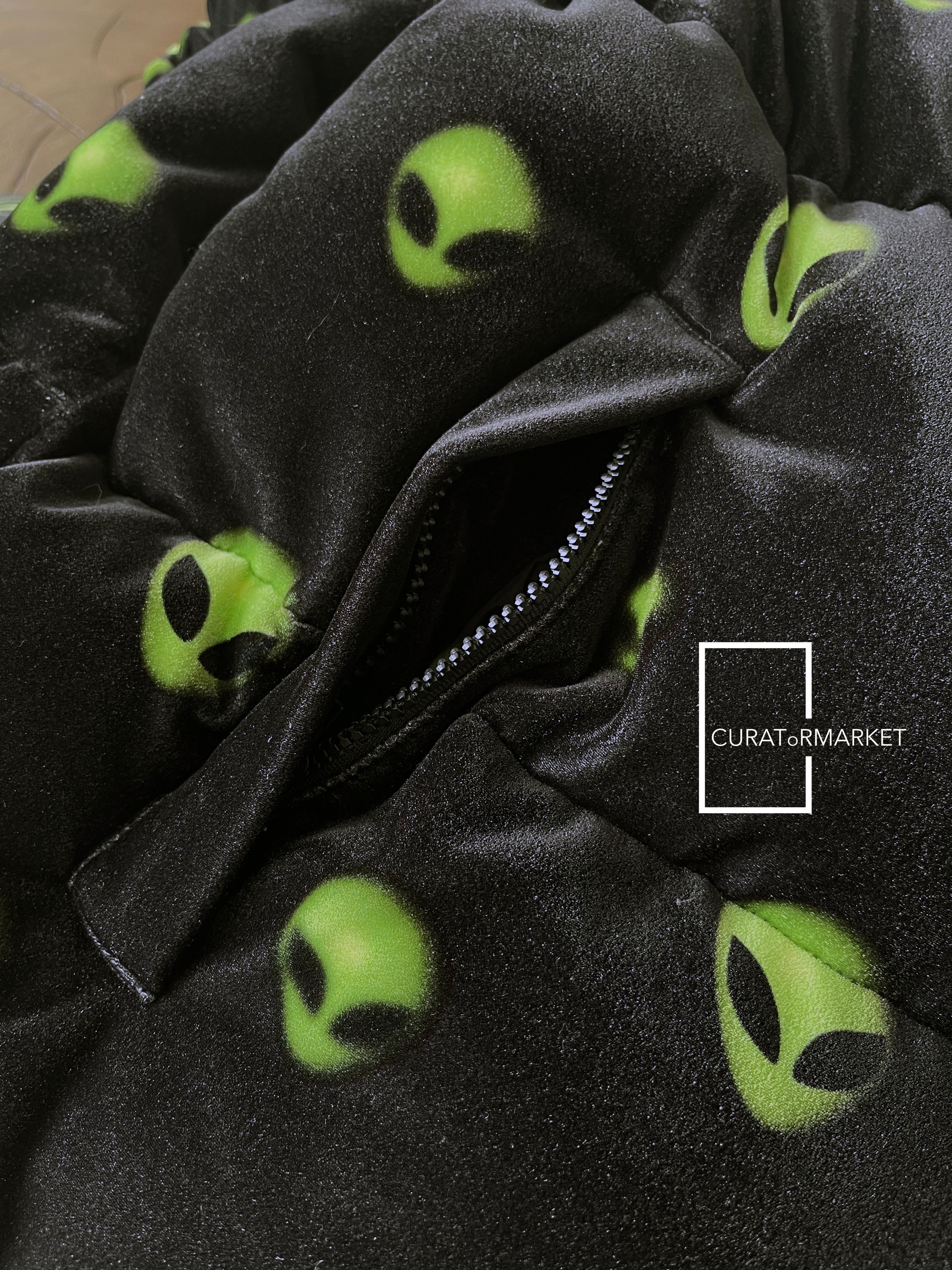 Vetements RARE Space Alien Head Velvet Down Padded Puffer Jacket FW22 Size US L / EU 52-54 / 3 - 11 Thumbnail