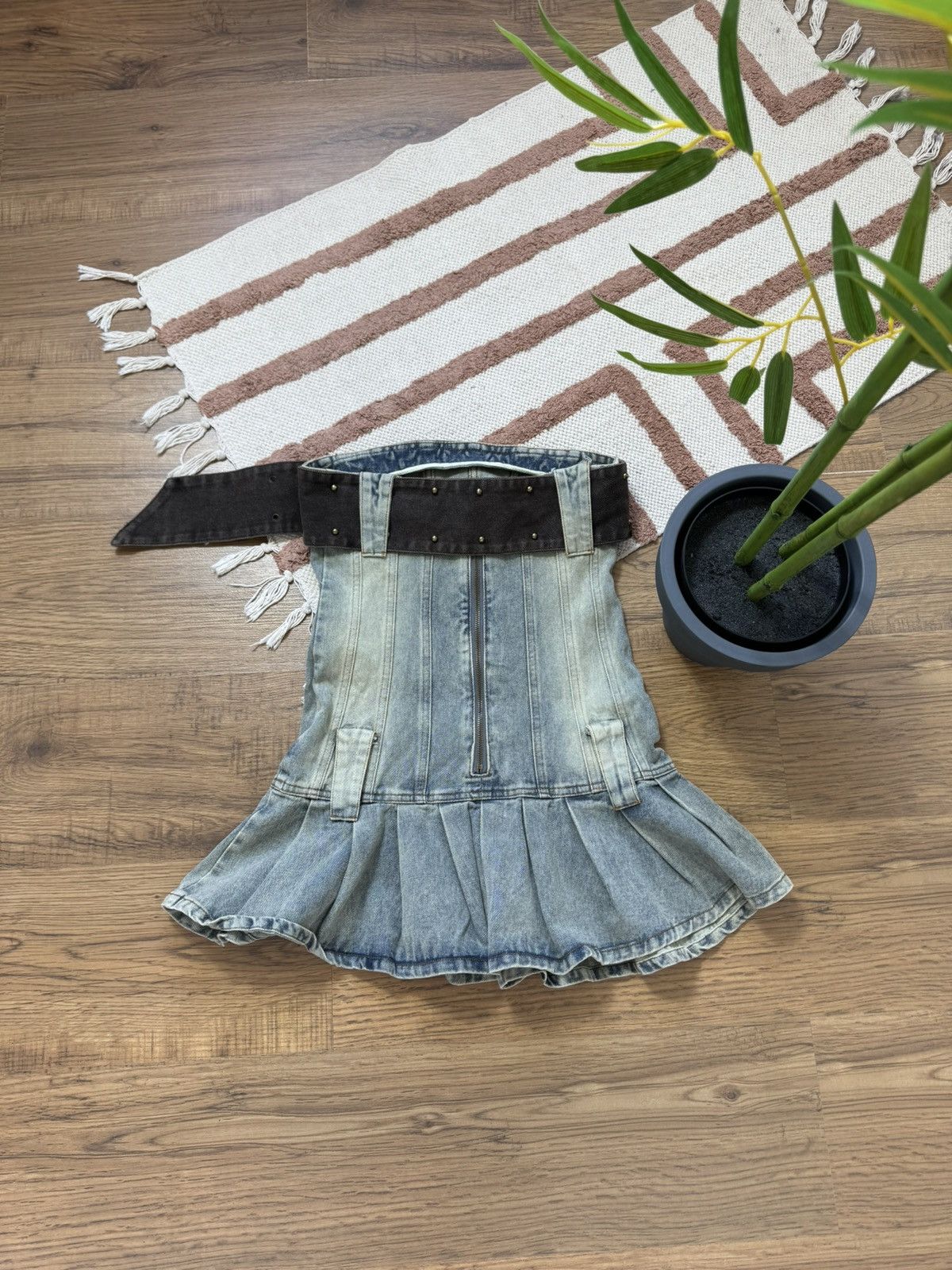 Jaded London JADED WASHED DENIM BELT OFF SHOULDERS PLEATED MINI DRESS Size XS / US 0-2 / IT 36-38 - 6 Thumbnail