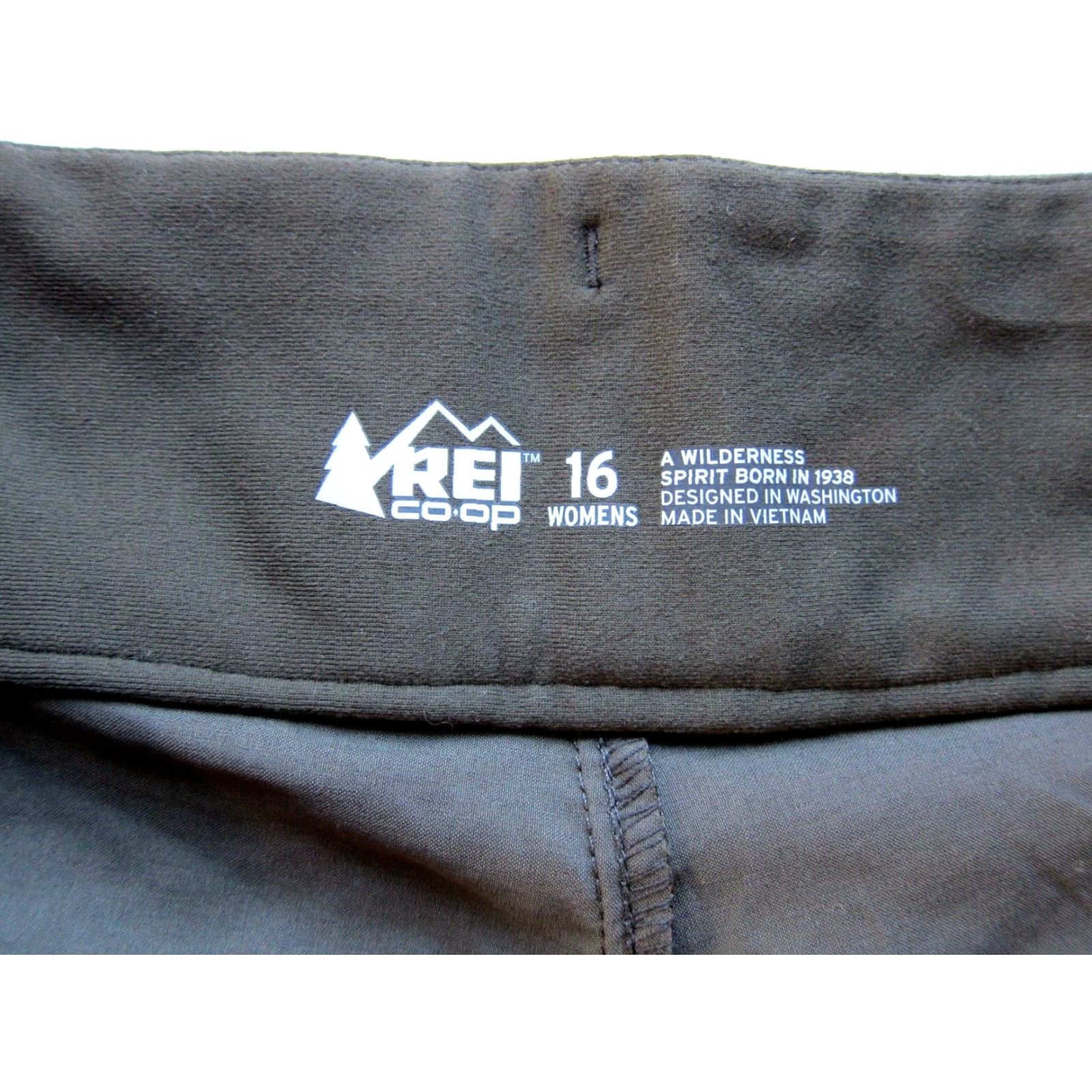 Vintage VINTAGE REI Built On Purpose Grey Nylon Stretch Active Pocket Chino Shorts Women 16 Size 38" / US 16 / IT 52 - 4 Thumbnail