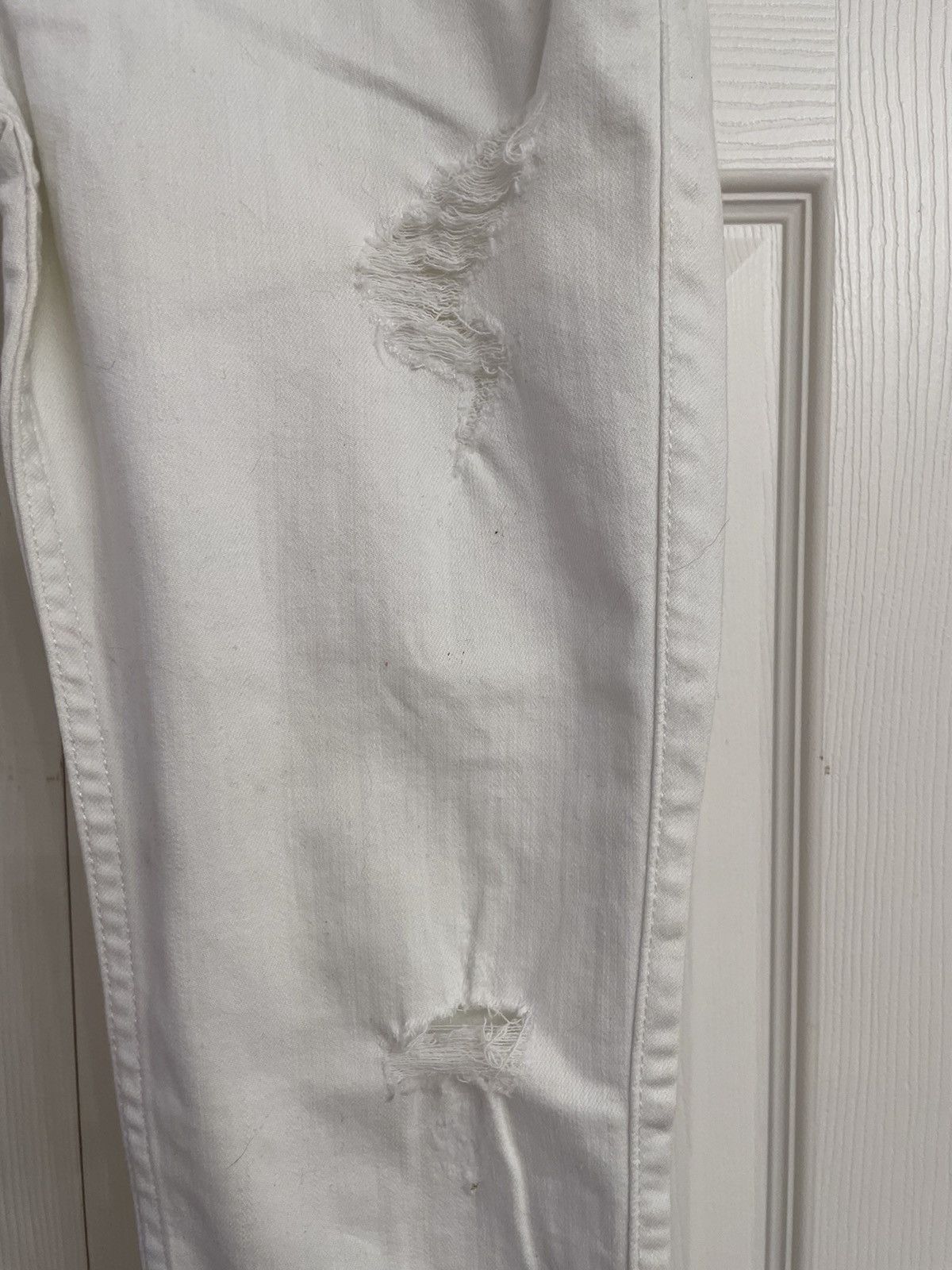 Hollister HollisterSize 5R White Distressed Low Rise Crop Jean Legging Size 28" / US 6 / IT 42 - 4 Thumbnail