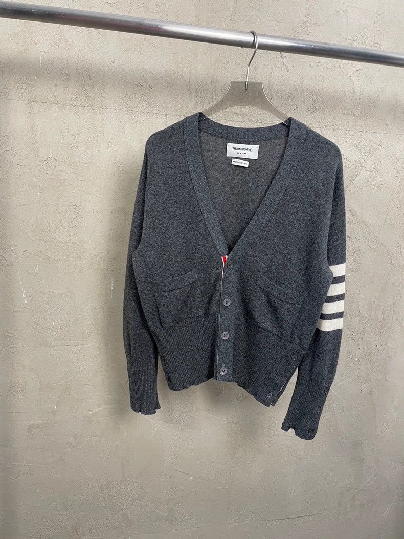 Thom Browne Thom Browne size1 Gray four stripe cashmere sweater Size US S / EU 44-46 / 1 - 1 Thumbnail