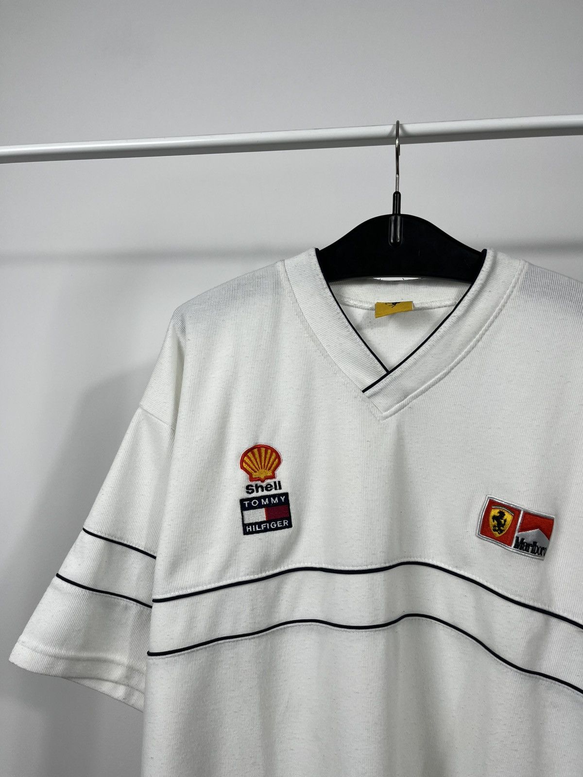 Ferrari Vintage 1996 Ferrari F1 Shell Marlboro Racing White T-Shirt Size US L / EU 52-54 / 3 - 4 Thumbnail