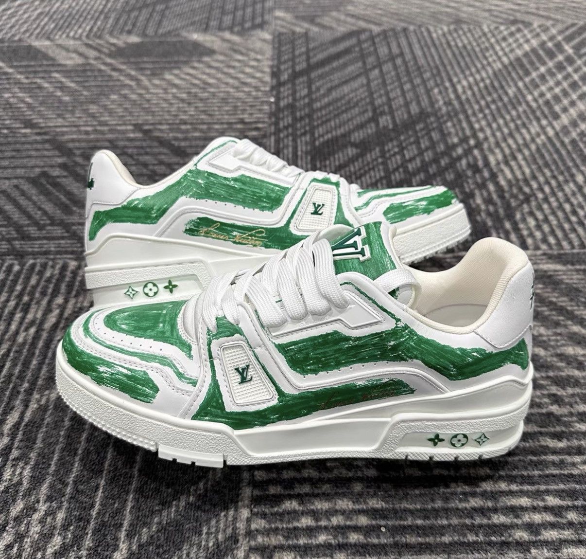 Louis Vuitton Louis Vuitton Trainer Hand-painted Graffiti Sneakers J42 Size US 7.5 / EU 40-41 - 4 Thumbnail