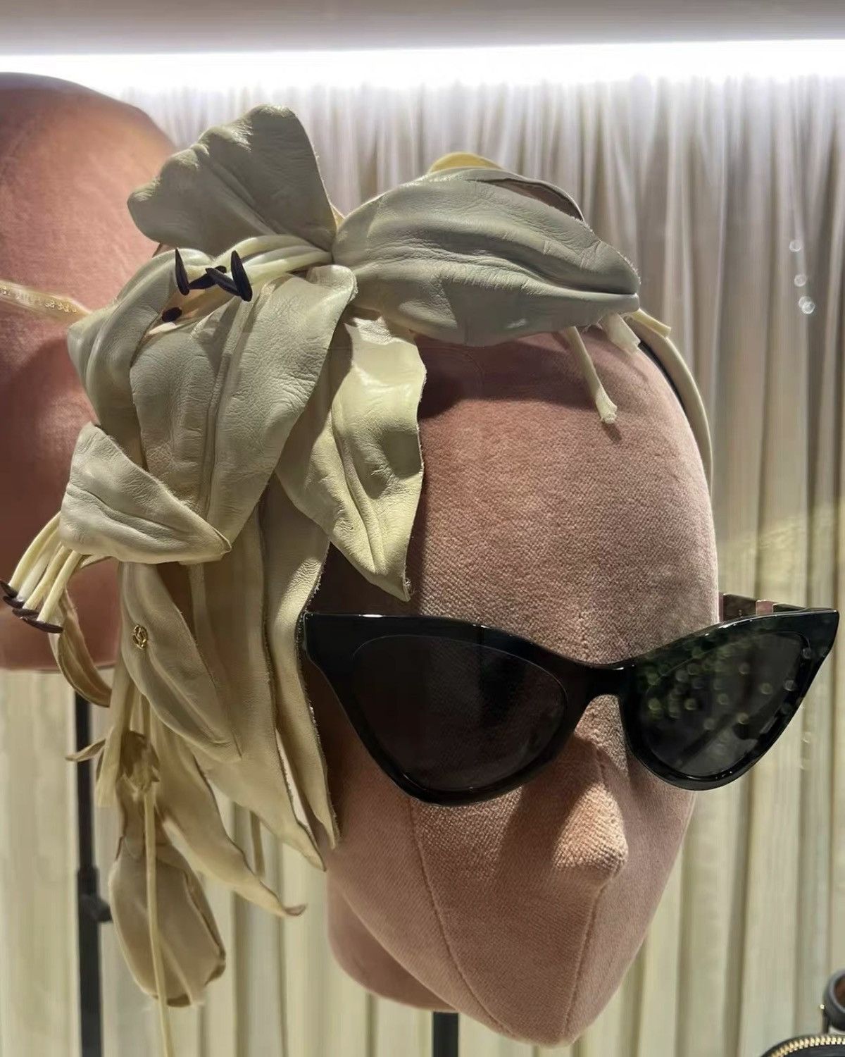 Gucci Rare runway Gucci Faux Floral Leather Headband Size ONE SIZE - 8 Thumbnail