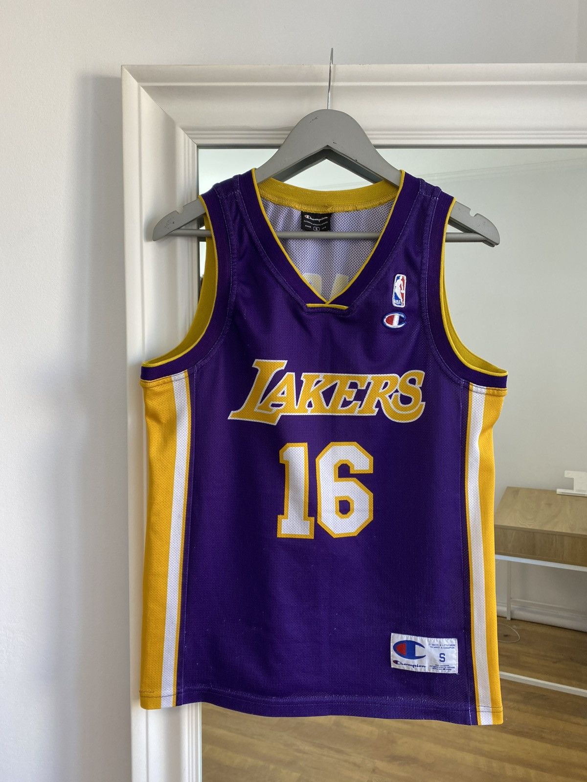 Champion Vintage champion Lakers NBA Jersey 16 Gasol ! Size US S / EU 44-46 / 1 - 3 Thumbnail