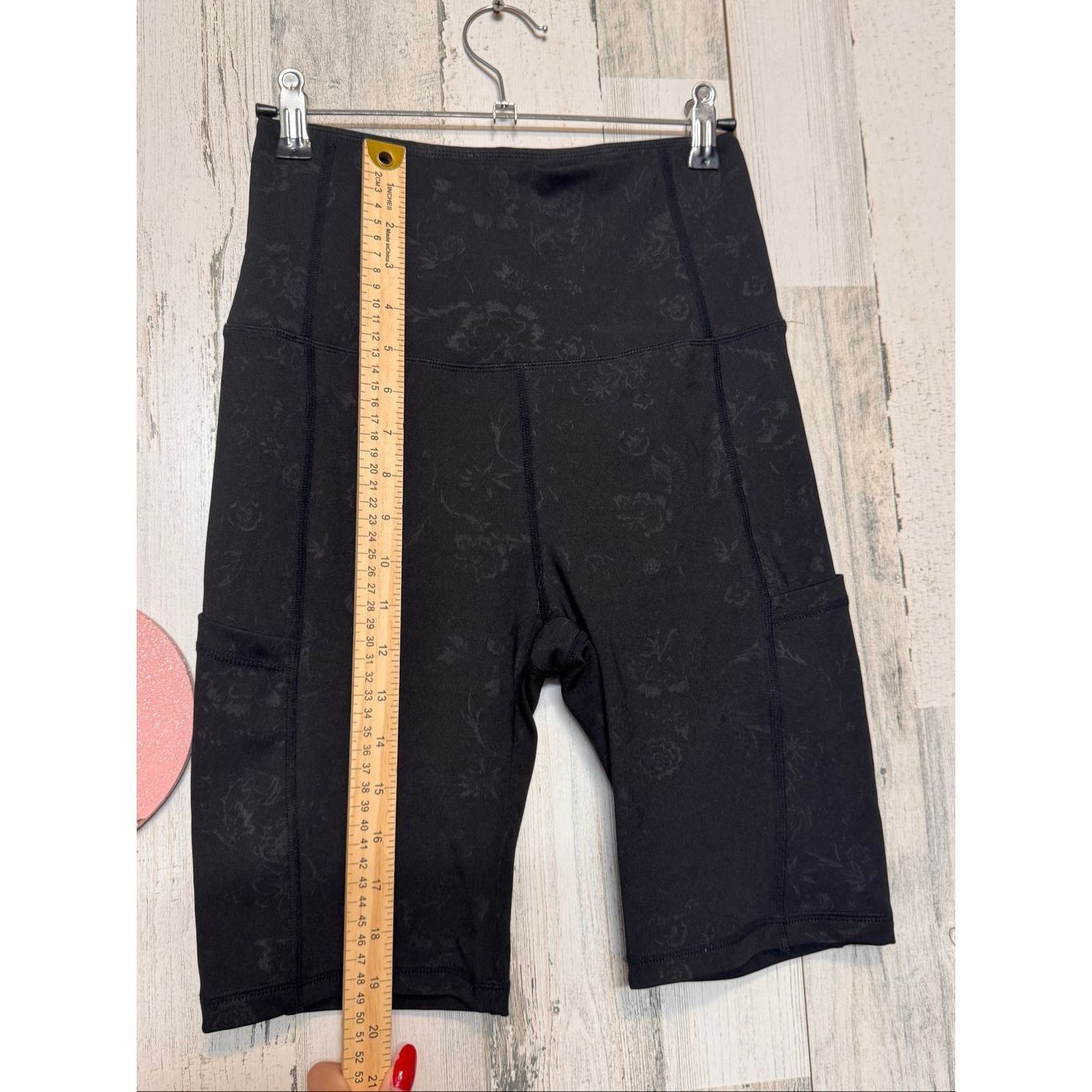 Laundry by Shelli Segal Laundry by Shelli Segal Floral Black Biker Shorts Women’s Si Size 27" / US 4 / IT 40 - 8 Thumbnail