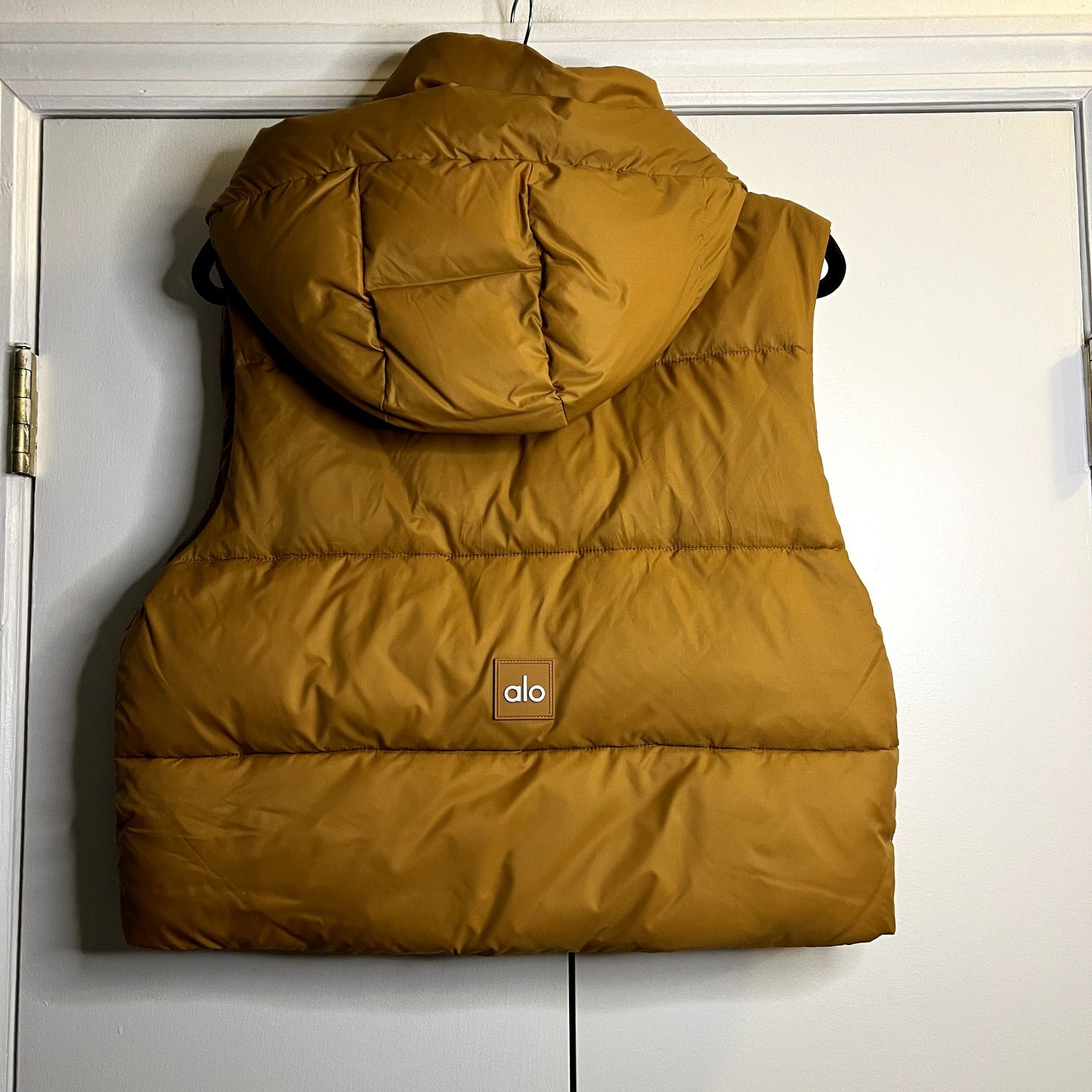 Alo Alo Yoga Gold Rush Puffer Vest Toffee Size S Size S / US 4 / IT 40 - 4 Thumbnail