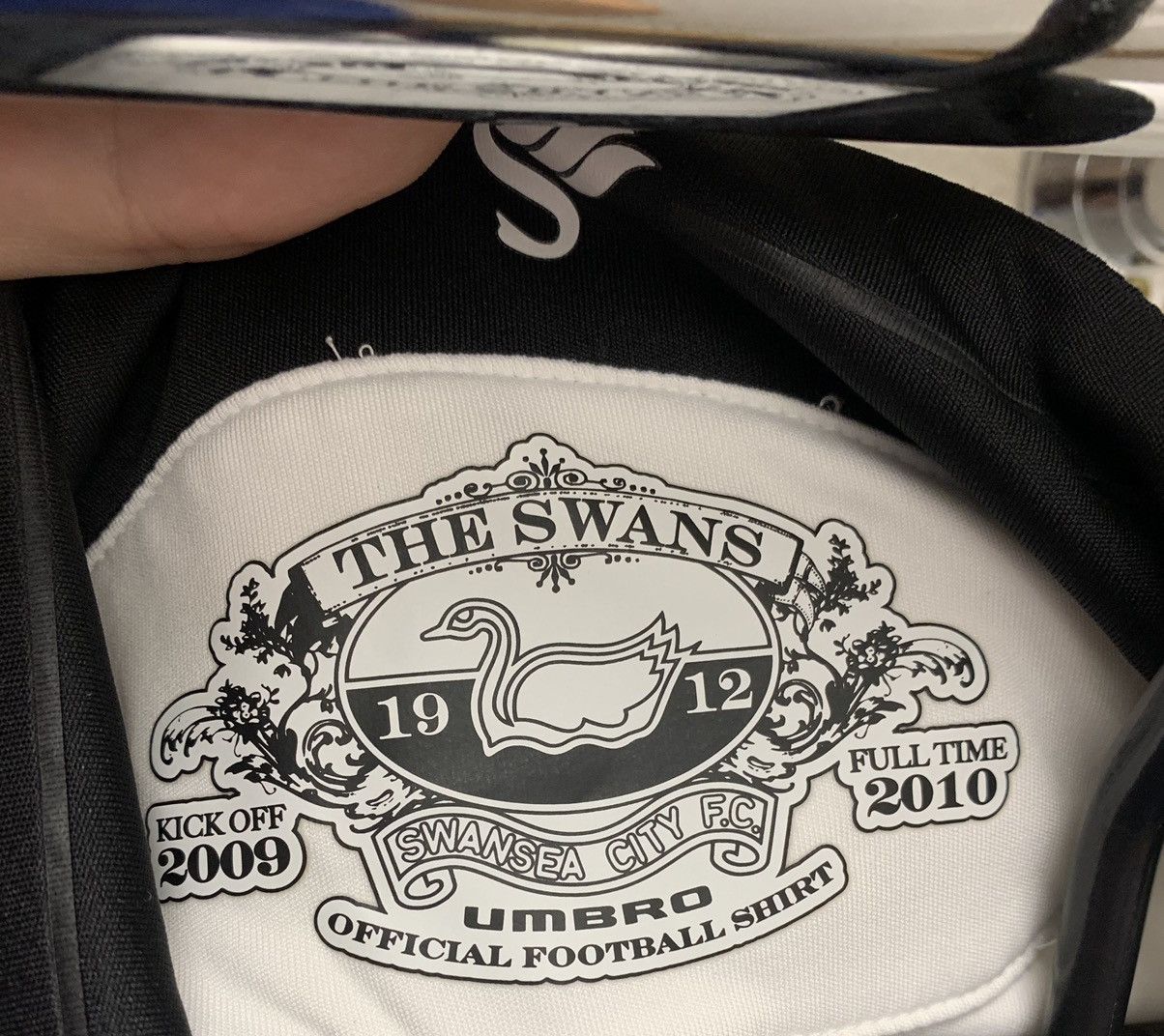 Umbro Swansea city umbro vintage soccer jersey M 32Red 2009/10 Size US M / EU 48-50 / 2 - 5 Thumbnail