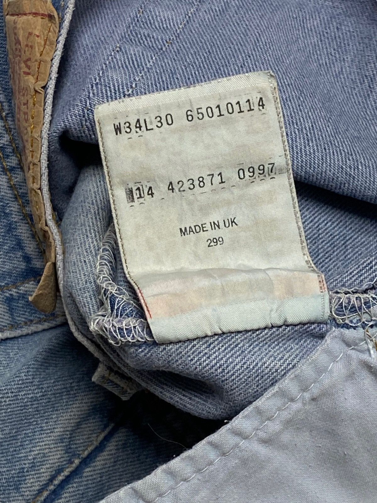 Levi's Vintage Clothing 90s Vintage LEVI'S Light Blue Denim Distressed Shorts Size US 31 - 7 Thumbnail