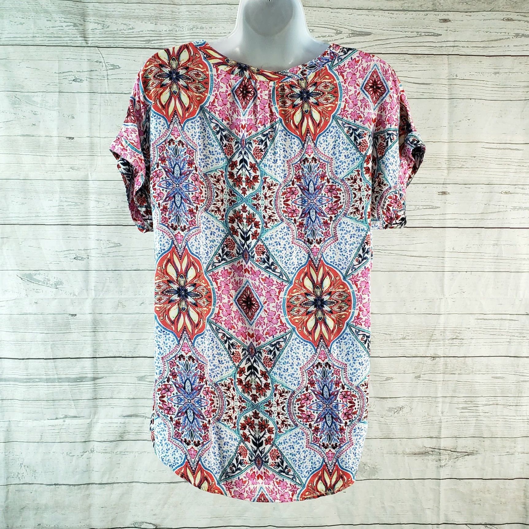 Gap Gap Womens Printed Top Sz Small Blue Pink Short Sleeve Rayon Blouse V-Neck Pullover Modern Basic Shirts Womens 90s? Size S / US 4 / IT 40 - 4 Thumbnail