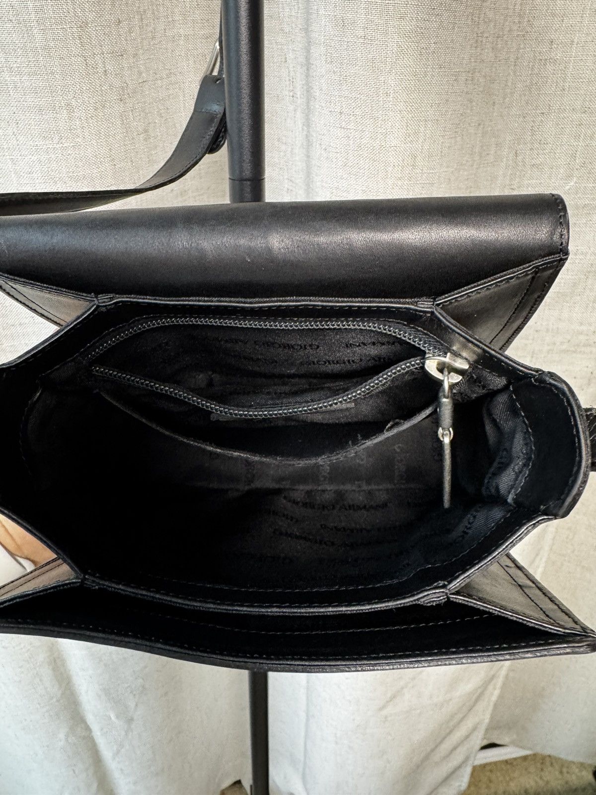Giorgio Armani Vintage Giorgio Armani Black Leather Shoulder Bag UNISEX Size ONE SIZE - 12 Thumbnail