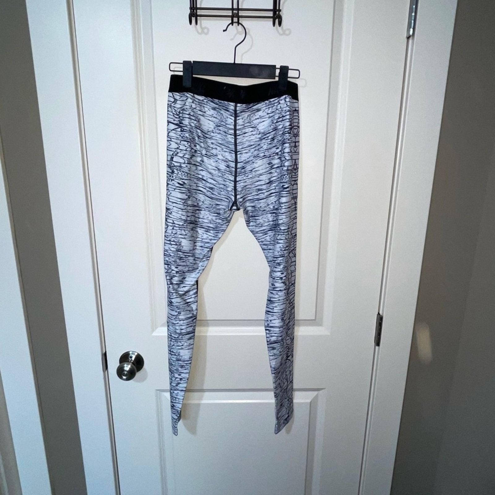 Nike Nike Golf Dri-Fit Black and White Printed Leggings Small Size 26" / US 2 / IT 38 - 4 Thumbnail