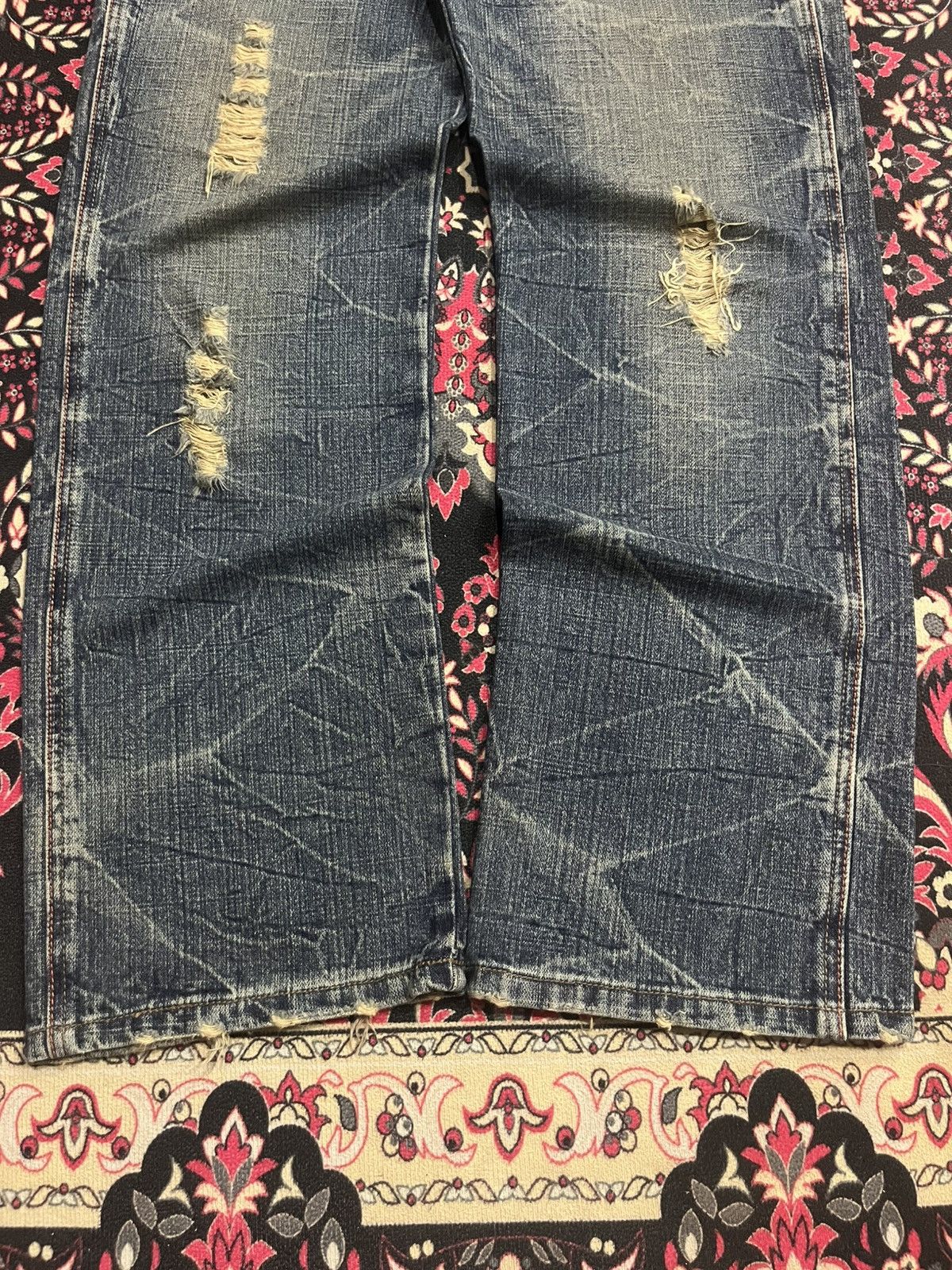 Le Grande Bleu (L.G.B.) Vintage African Taro Shattered Double Waist Distressed Jeans Size US 31 - 10 Thumbnail