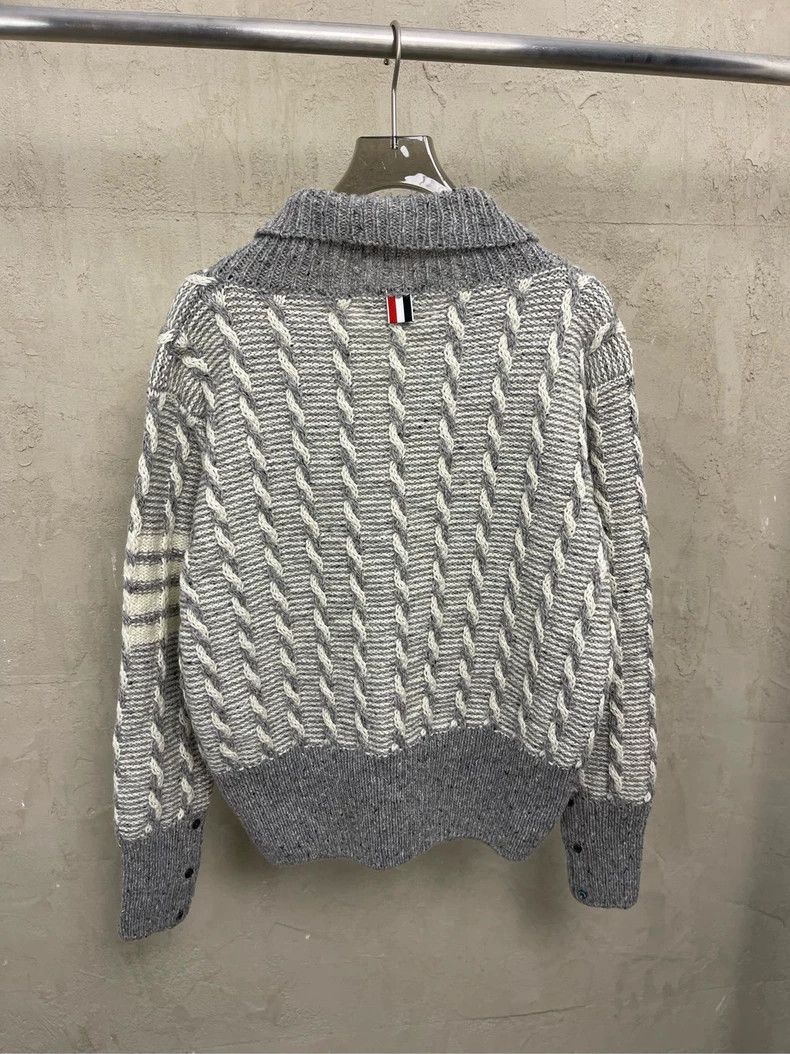 Thom Browne Thom browne Gray four-striped wool horsehair V-neck sweater Size US XL / EU 56 / 4 - 3 Thumbnail