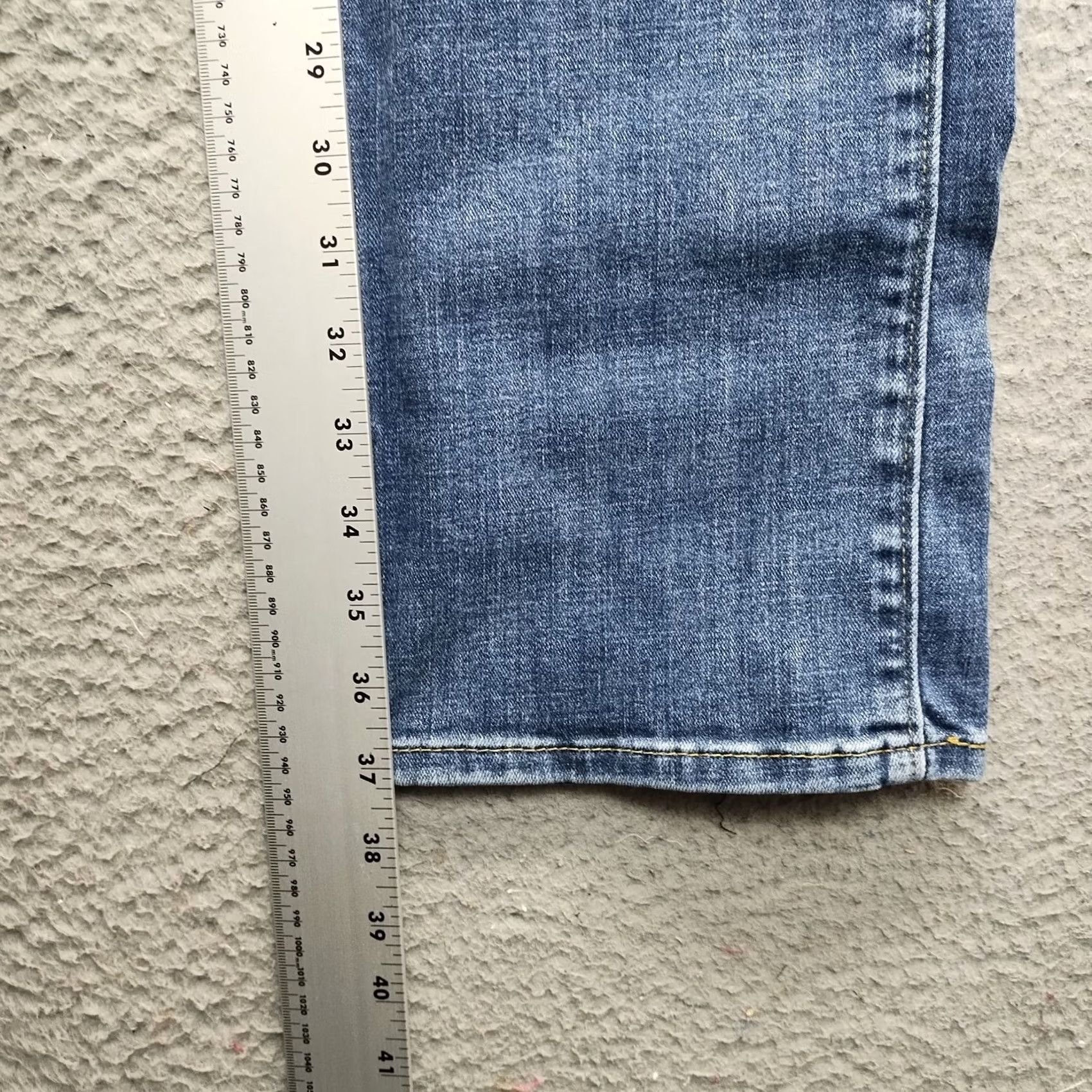 Levi's Levi's 505 Jeans Mens 30 Blue Denim Straight Leg Medium Wash Streetwear Regular Width Blue Mens Size 30 Size US 30 / EU 46 - 4 Thumbnail