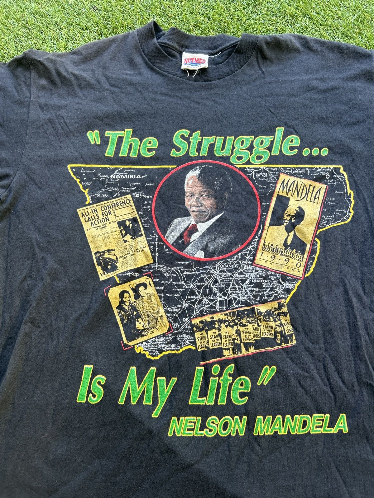 Vintage Vintage Nelson Mandela “The Struggle Is My Life” T-Shirt Size US XL / EU 56 / 4 - 2 Thumbnail