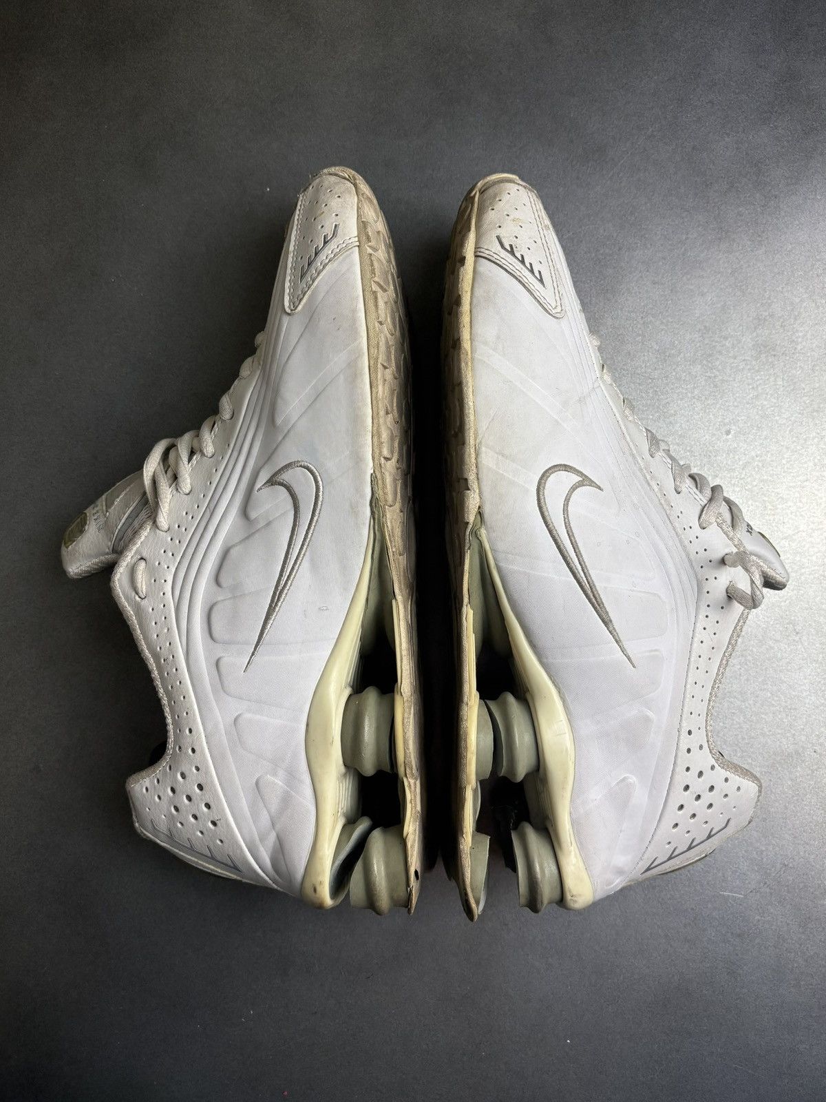 Nike × Vintage 2 Pairs OG 2001 Nike Shox R4 Vintage Nike Beater 104265 Size US 10.5 / EU 43-44 - 12 Thumbnail