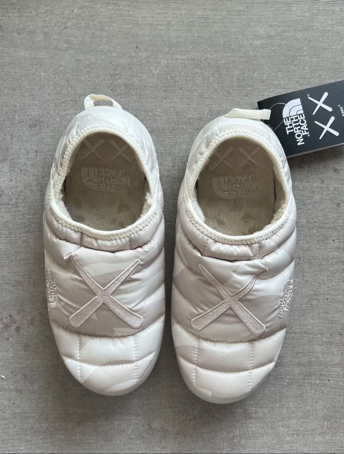 Kaws × The North Face The North Face x KAWS Mule Size US 9 / EU 42 - 1 Thumbnail