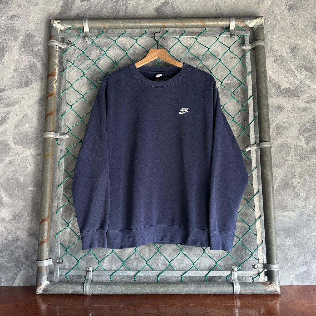 Nike Nike Crewneck Sweatshirt L Navy Blue Faded Fleece Swoosh Size US L / EU 52-54 / 3 - 1 Thumbnail
