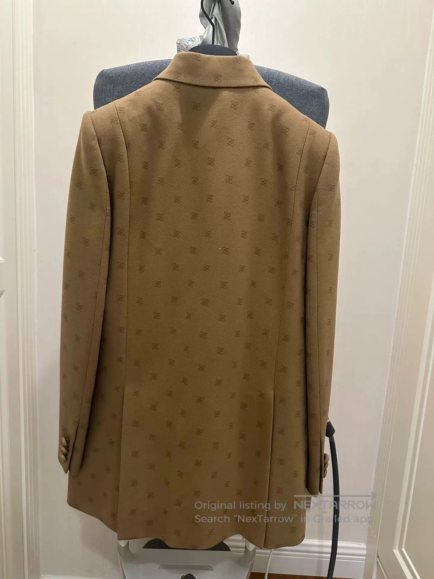 Fendi fendi double-breasted coat in beige. Size US M / EU 48-50 / 2 - 2 Thumbnail