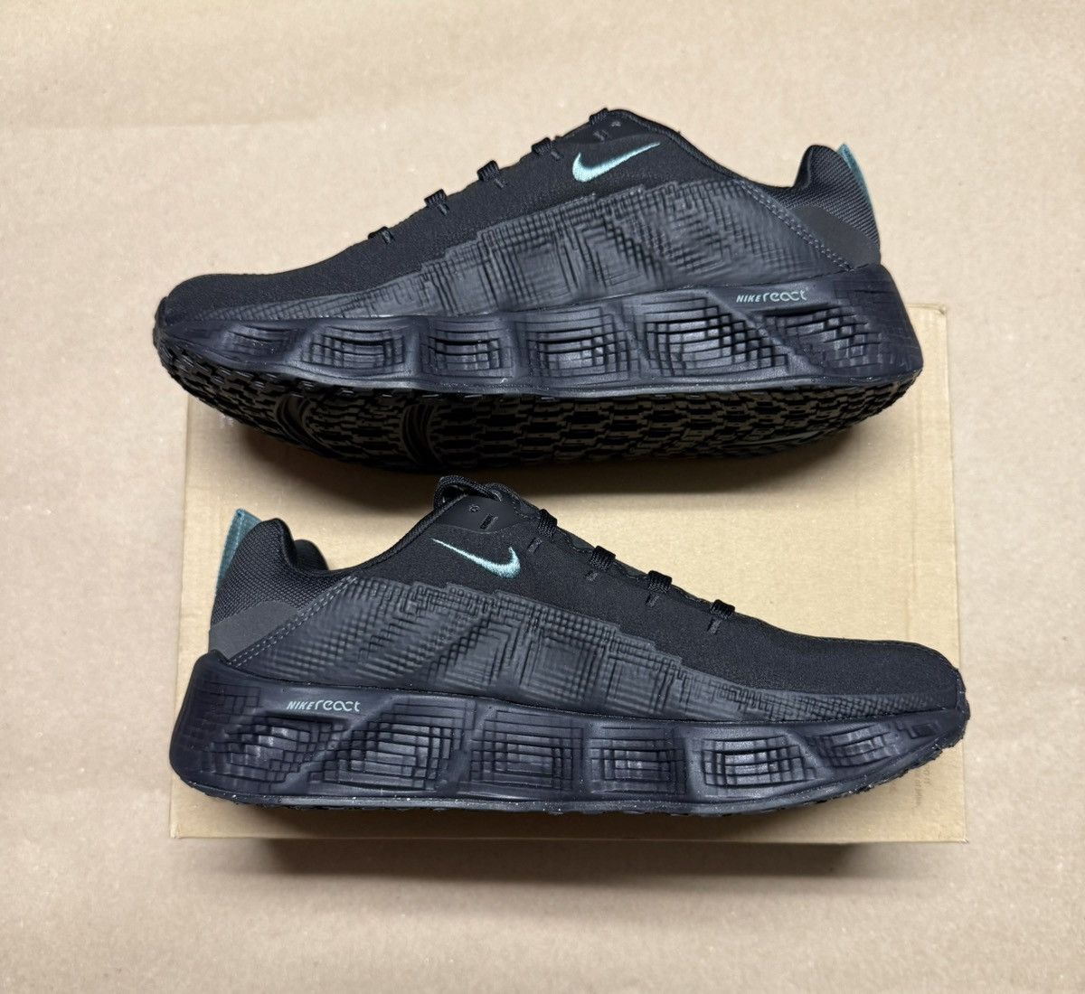 Nike Nike Ava Rover Run GS Black size 4.5y Womens 6 running Size US 6 / IT 36 - 2 Thumbnail