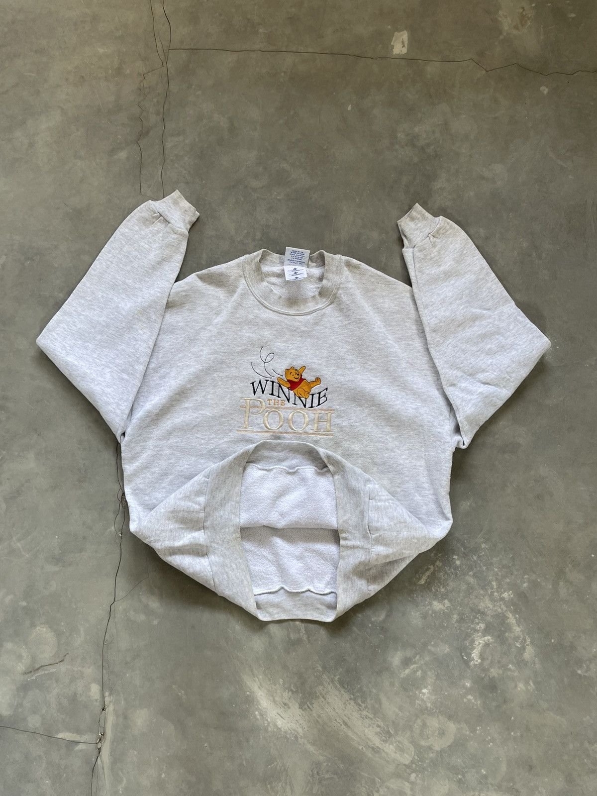 Disney Vintage Disney Winnie The Pooh USA Sweatshirt Embordired Size US XL / EU 56 / 4 - 2 Thumbnail