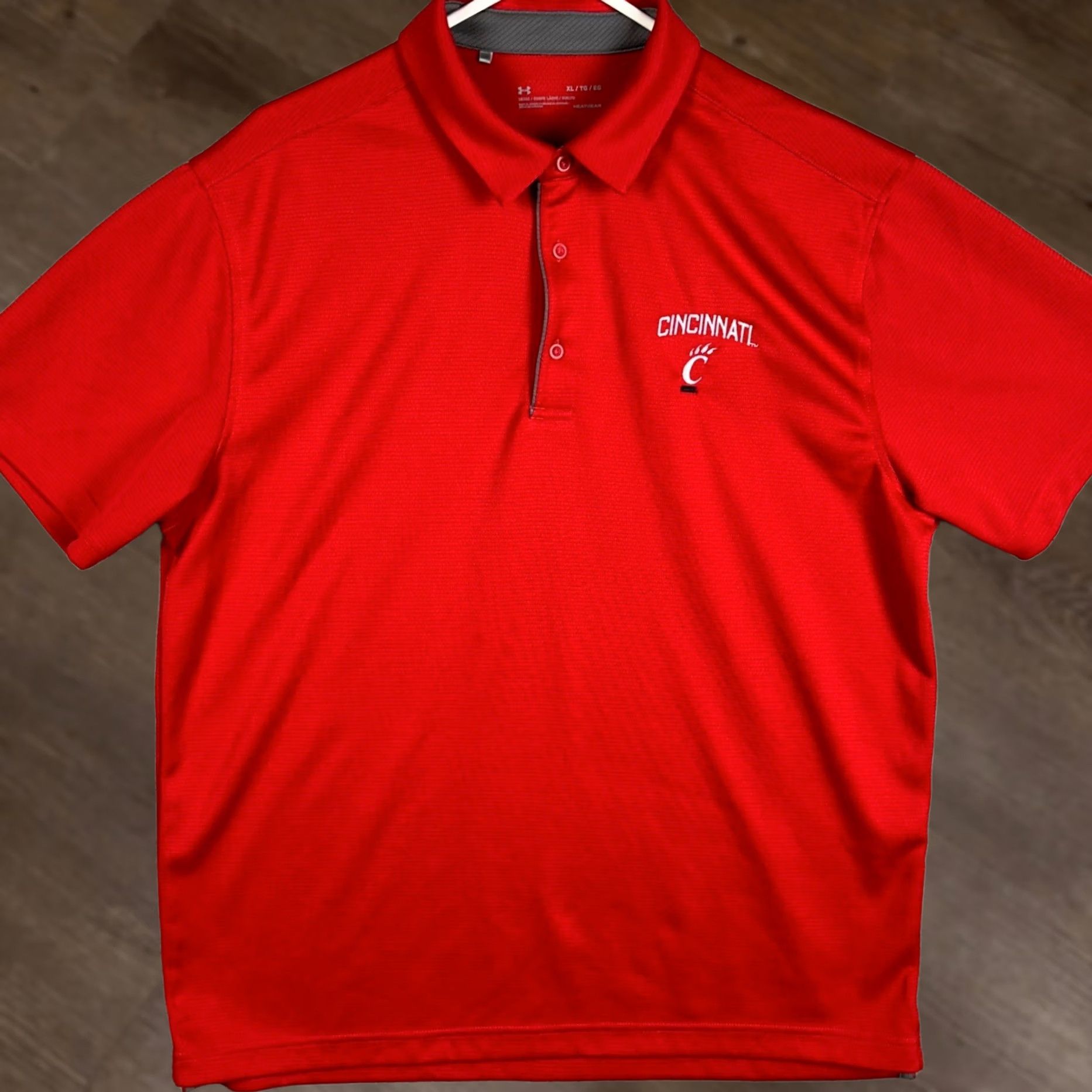 Under Armour Under Armour HeatGear Polo Shirt Mens XL Red Cincinnati Bearcats Logo Stripes Short Sleeve Collared Buttoned Pocketless Size US XL / EU 56 / 4 - 1 Thumbnail